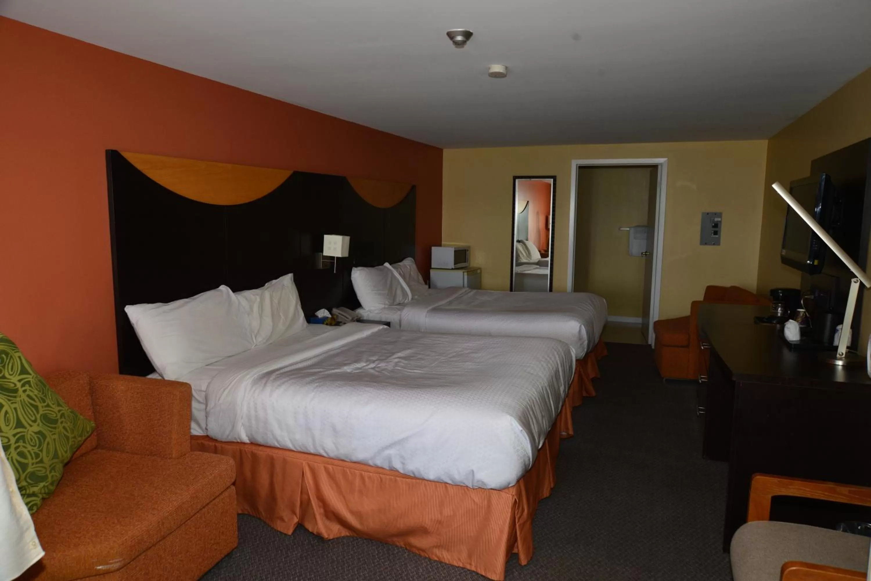 Bed in Trailsman Lodge