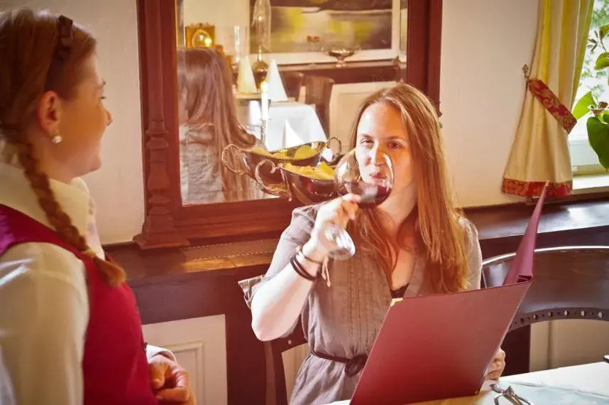 Guests in Hotel Restaurant Knechtstedener Hof Guests in Hotel Restaurant Knechtstedener Hof