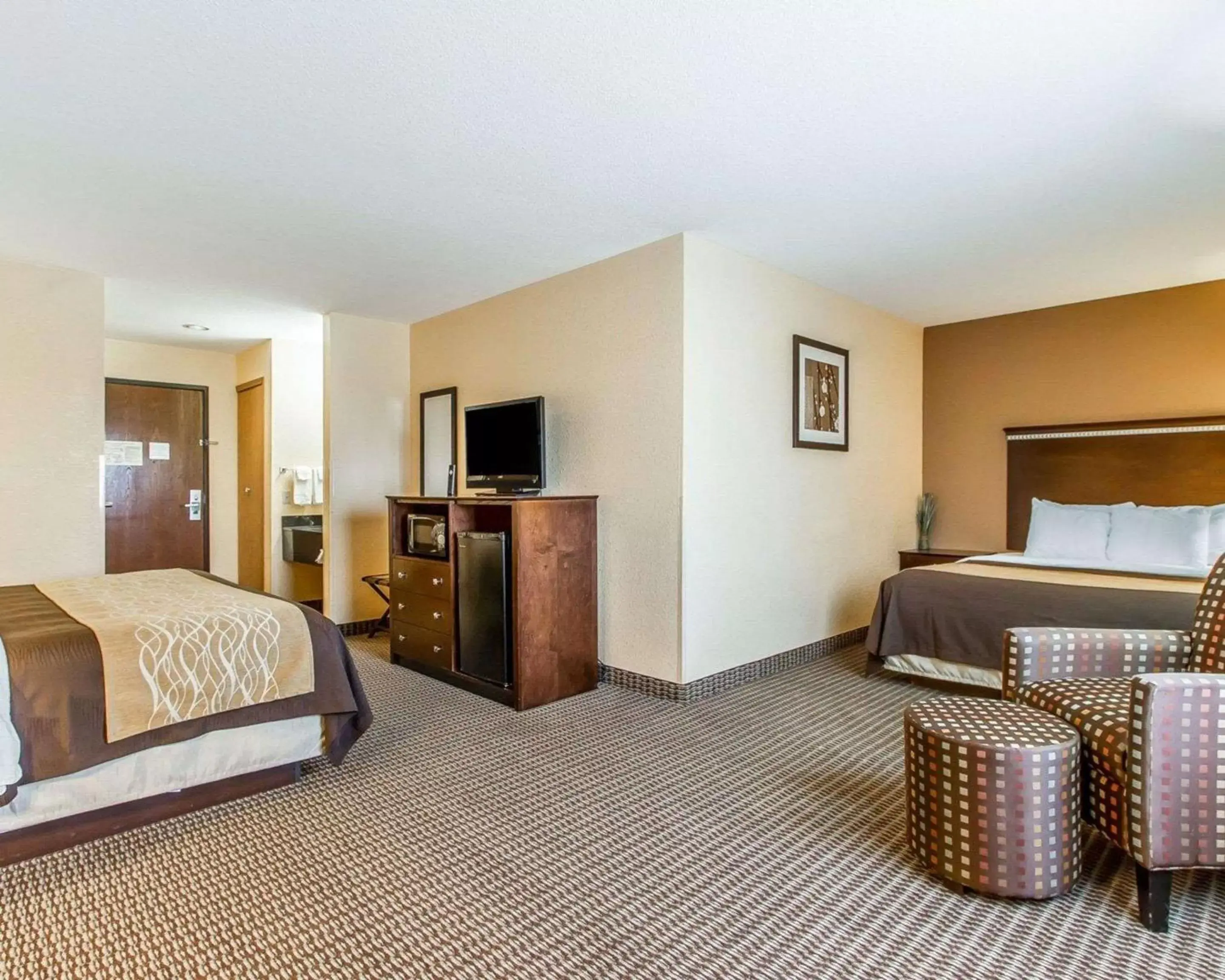 Photo of the whole room, Bed in Quality Inn & Suites