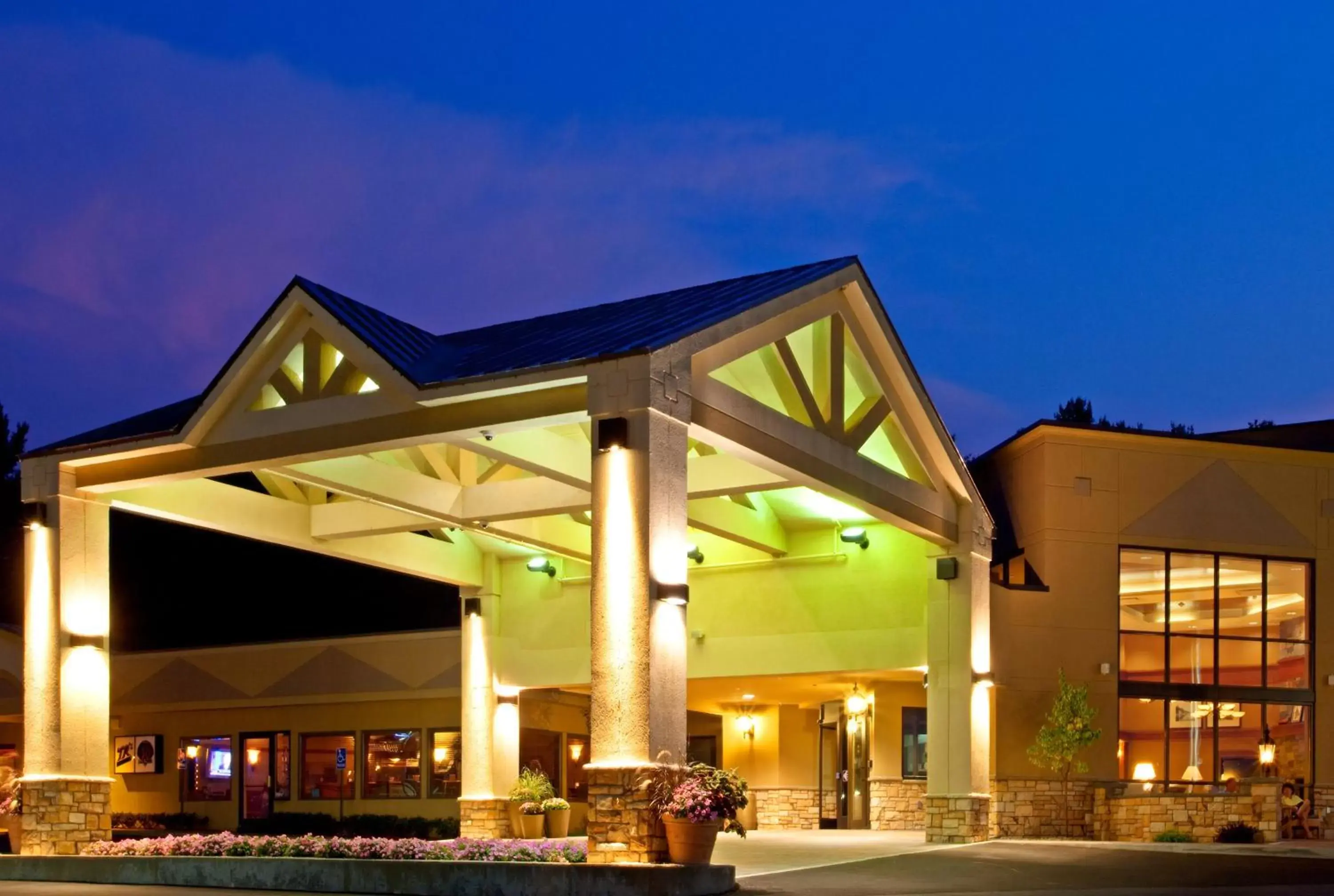 Property Building in Holiday Inn Resort Lake George, an IHG Hotel