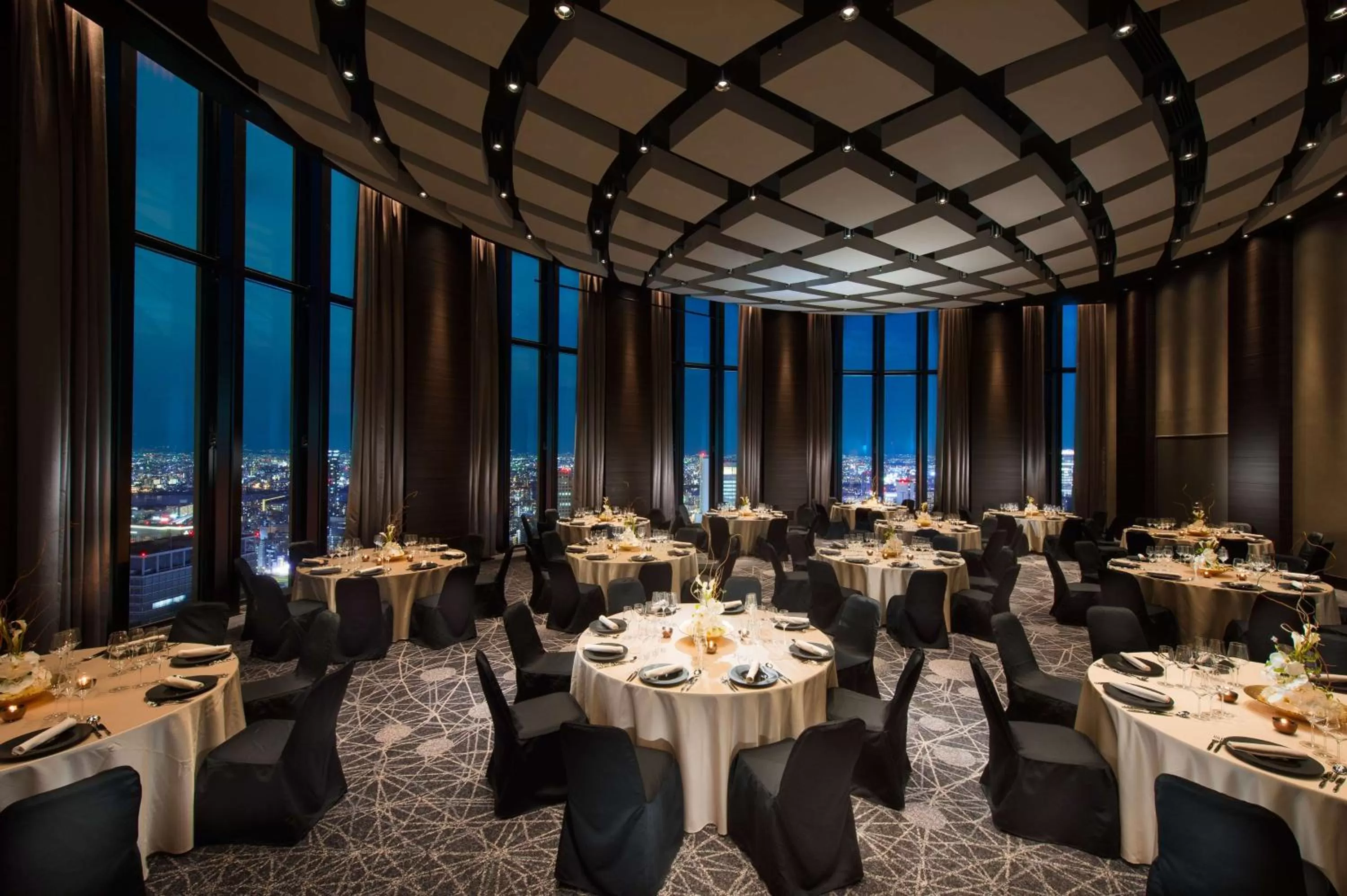 Dining area in Conrad Osaka