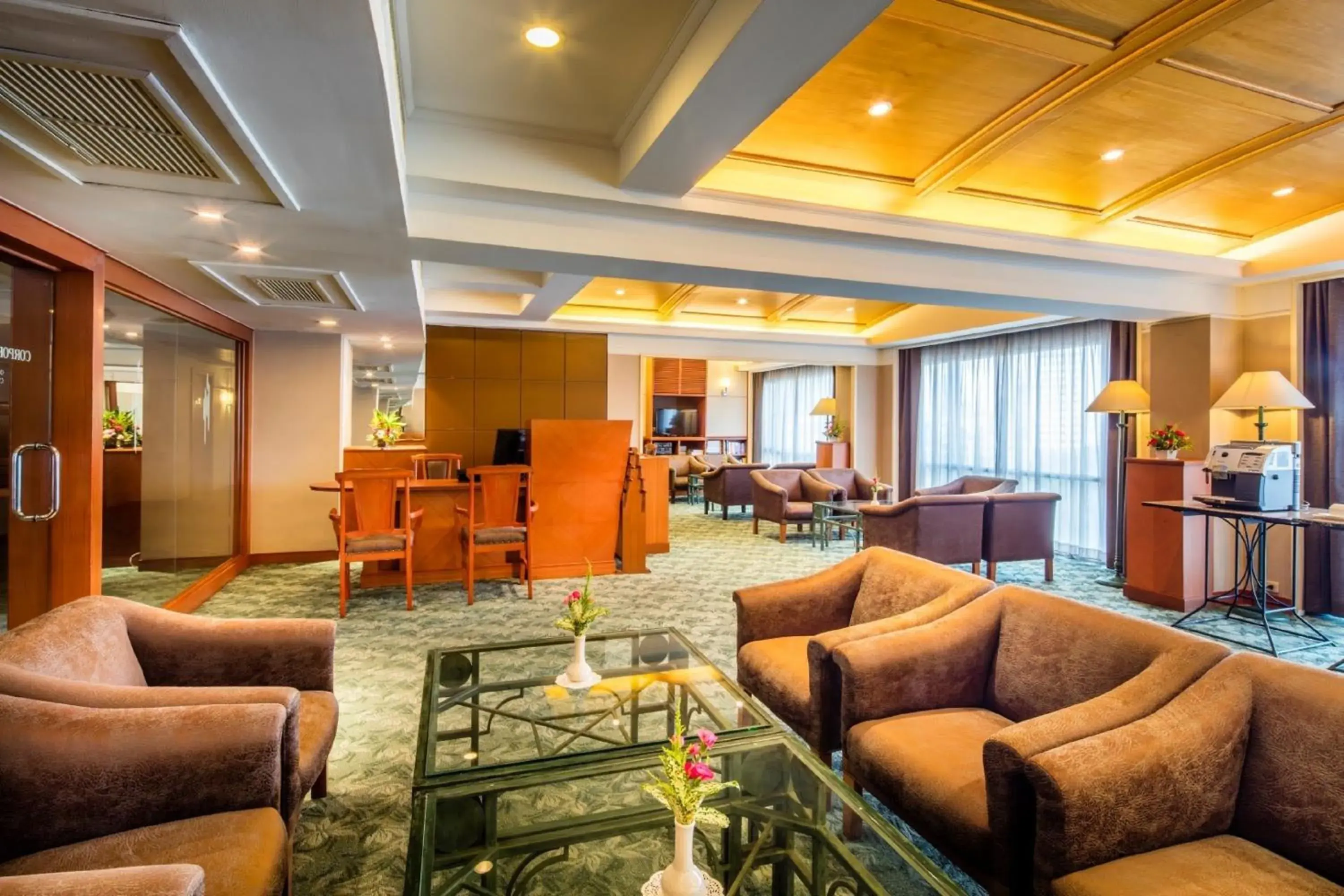 Meeting/conference room, Lounge/Bar in Bangkok Palace Hotel