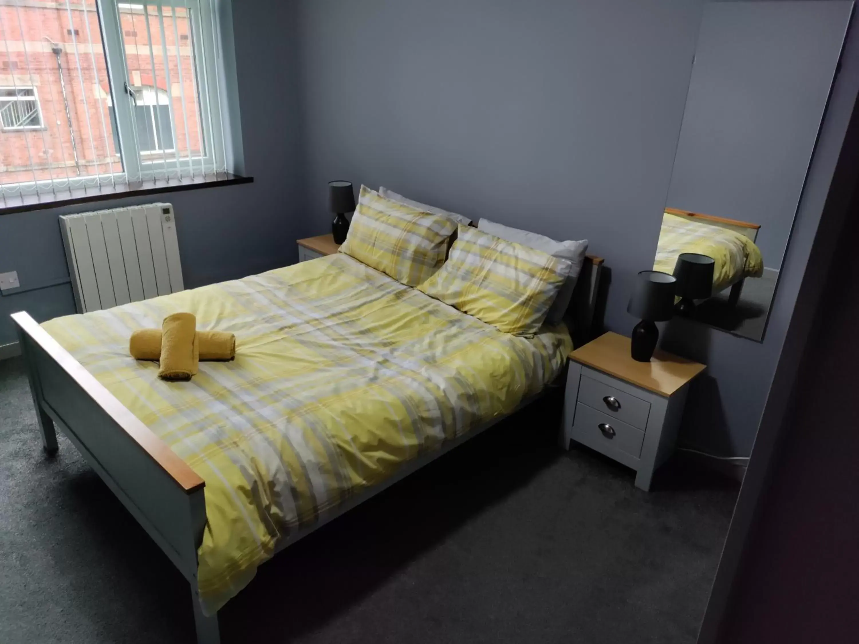 Bedroom, Bed in Harleys Inn