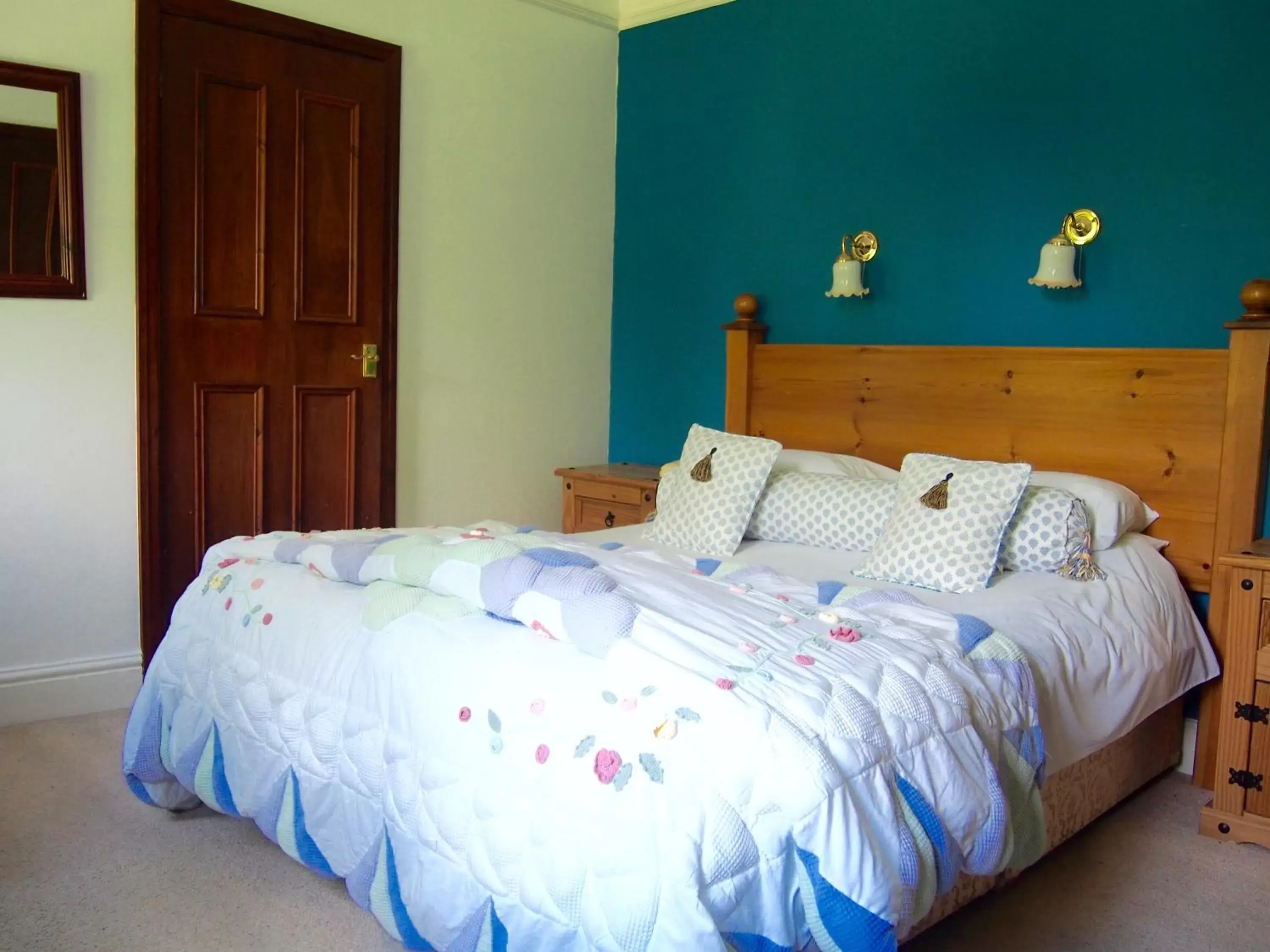 Bedroom, Bed in Wrangham House