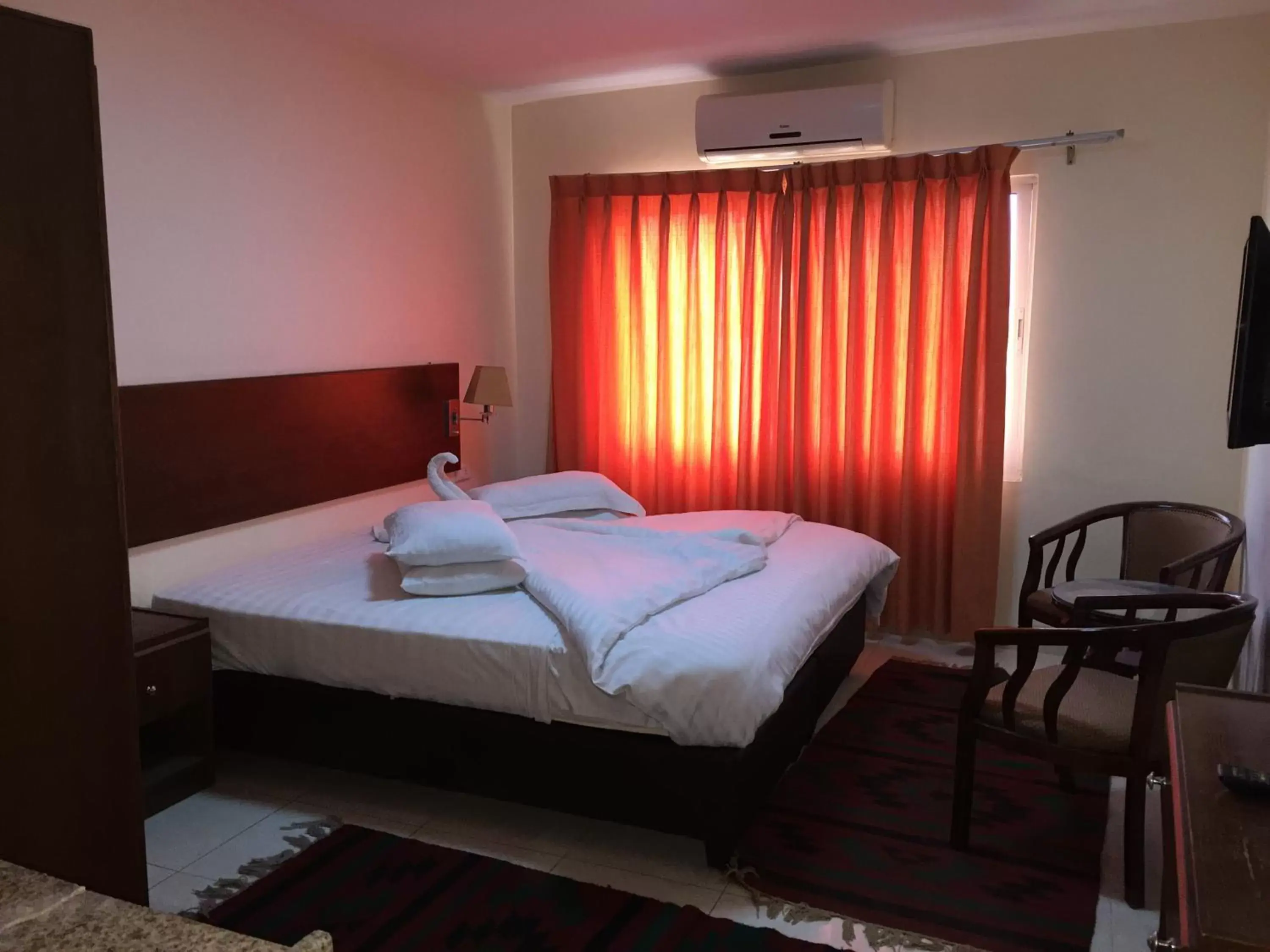 Bed, Room Photo in Zaina Plaza Hotel