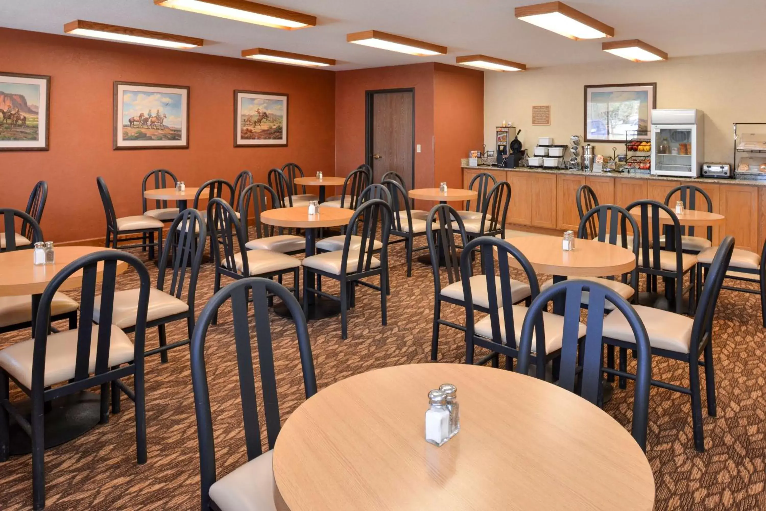 Restaurant/Places to Eat in Best Western Pinedale Inn