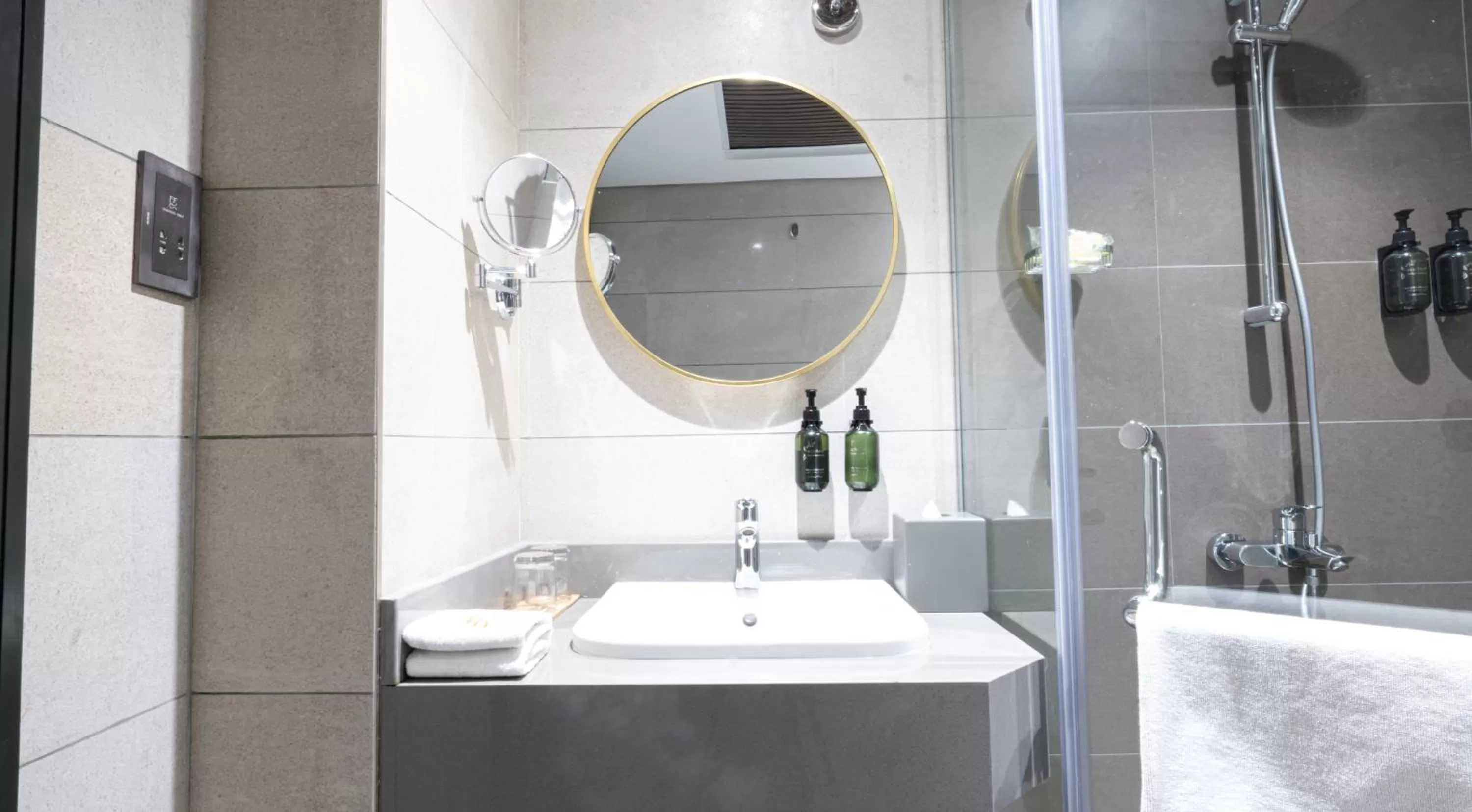 Shower in President Hotel