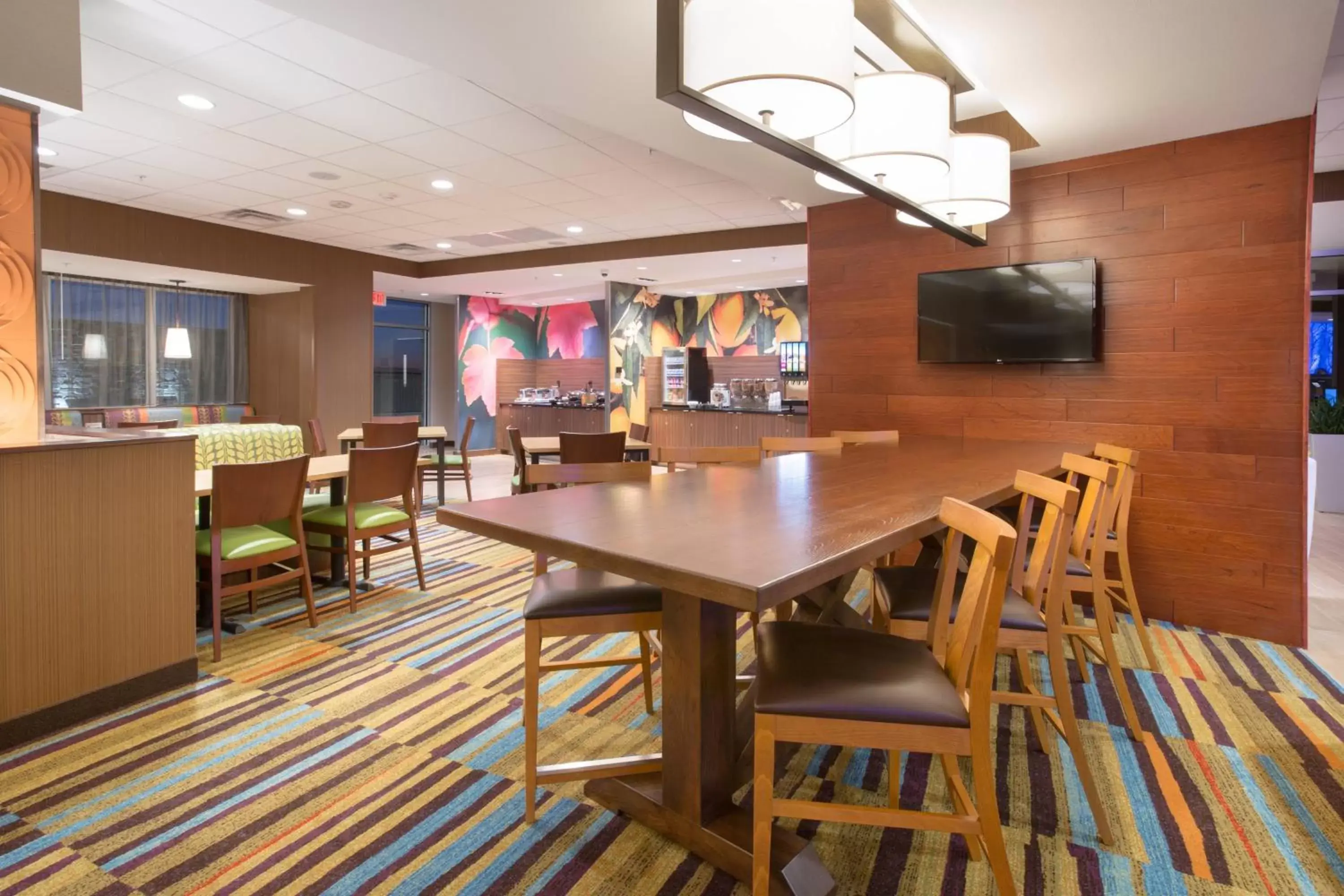 Breakfast in Fairfield Inn & Suites by Marriott Burlington