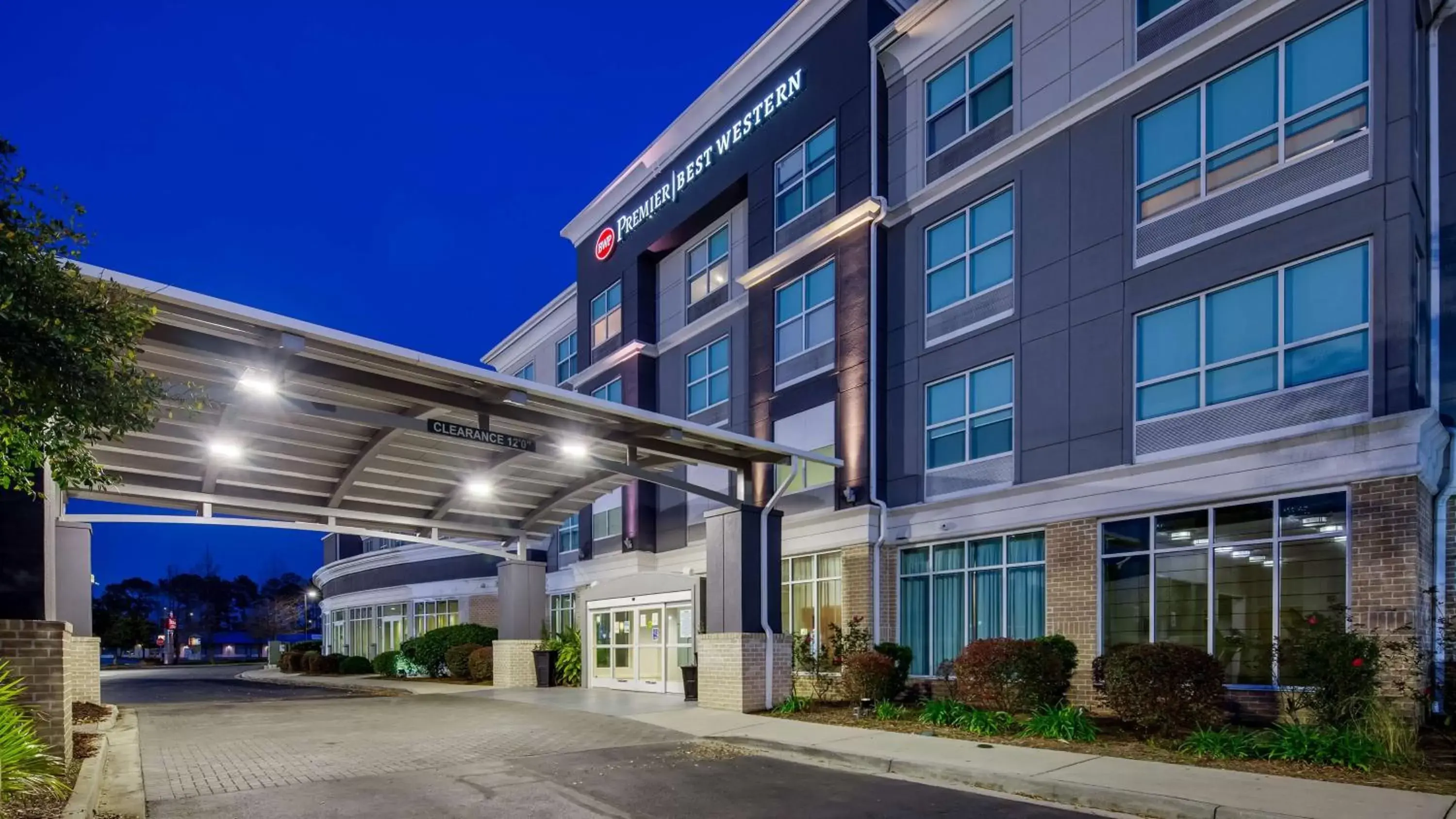 Property building in Best Western Premier I-95 Savannah Airport/ Pooler West