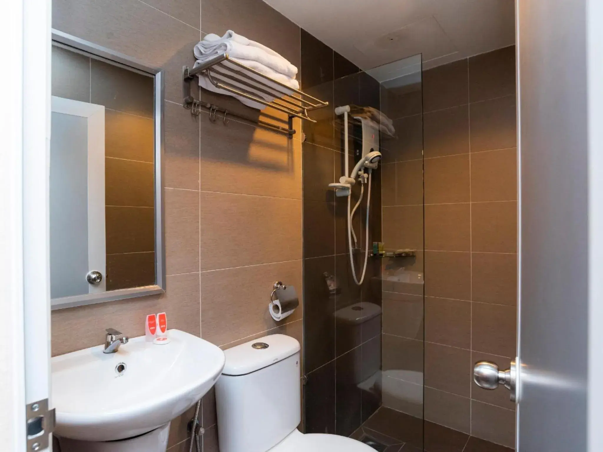 Bathroom in Hotel 101 Ulu Tiram