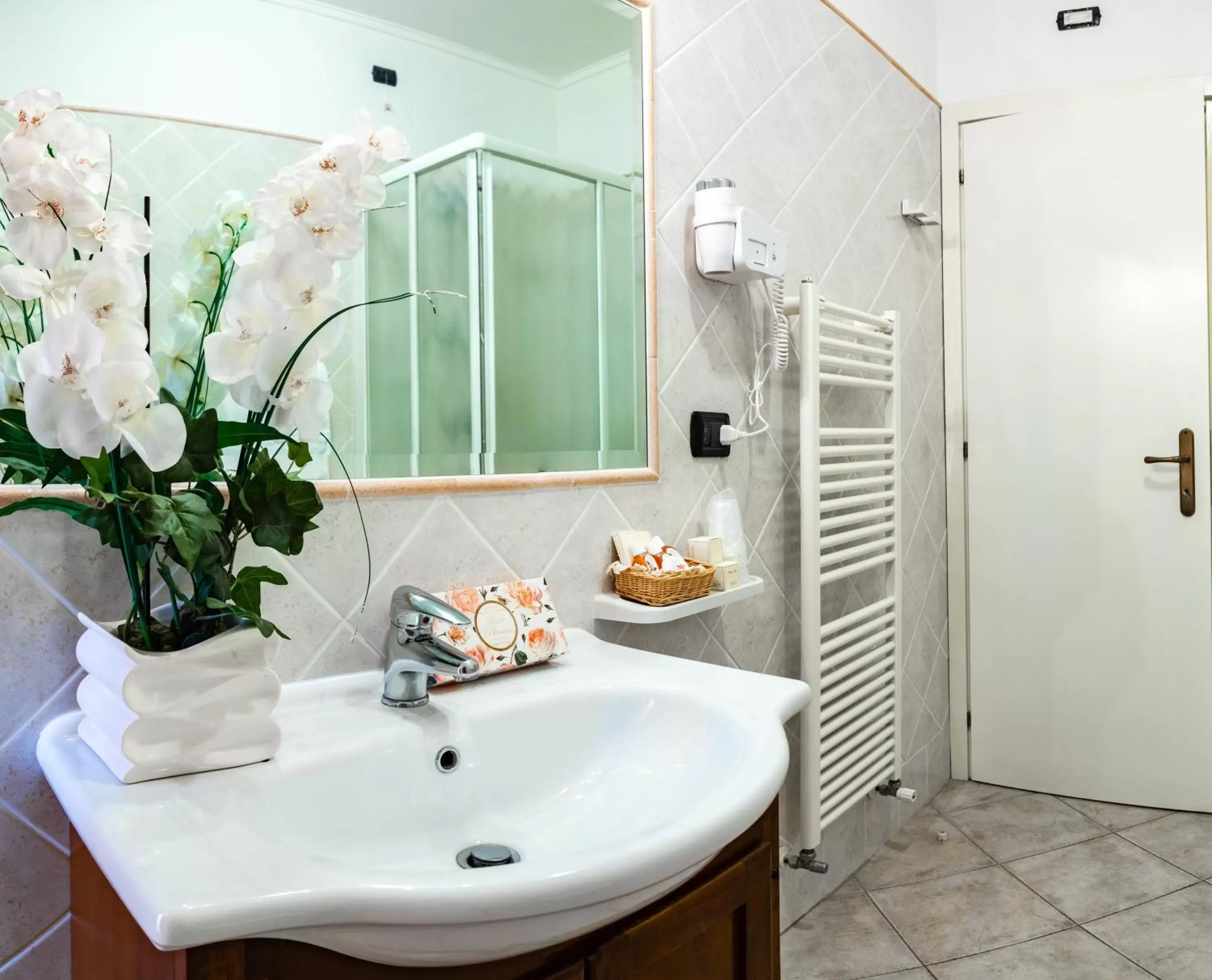 Decorative detail, Bathroom in Hotel Il Cavalier D'Arpino