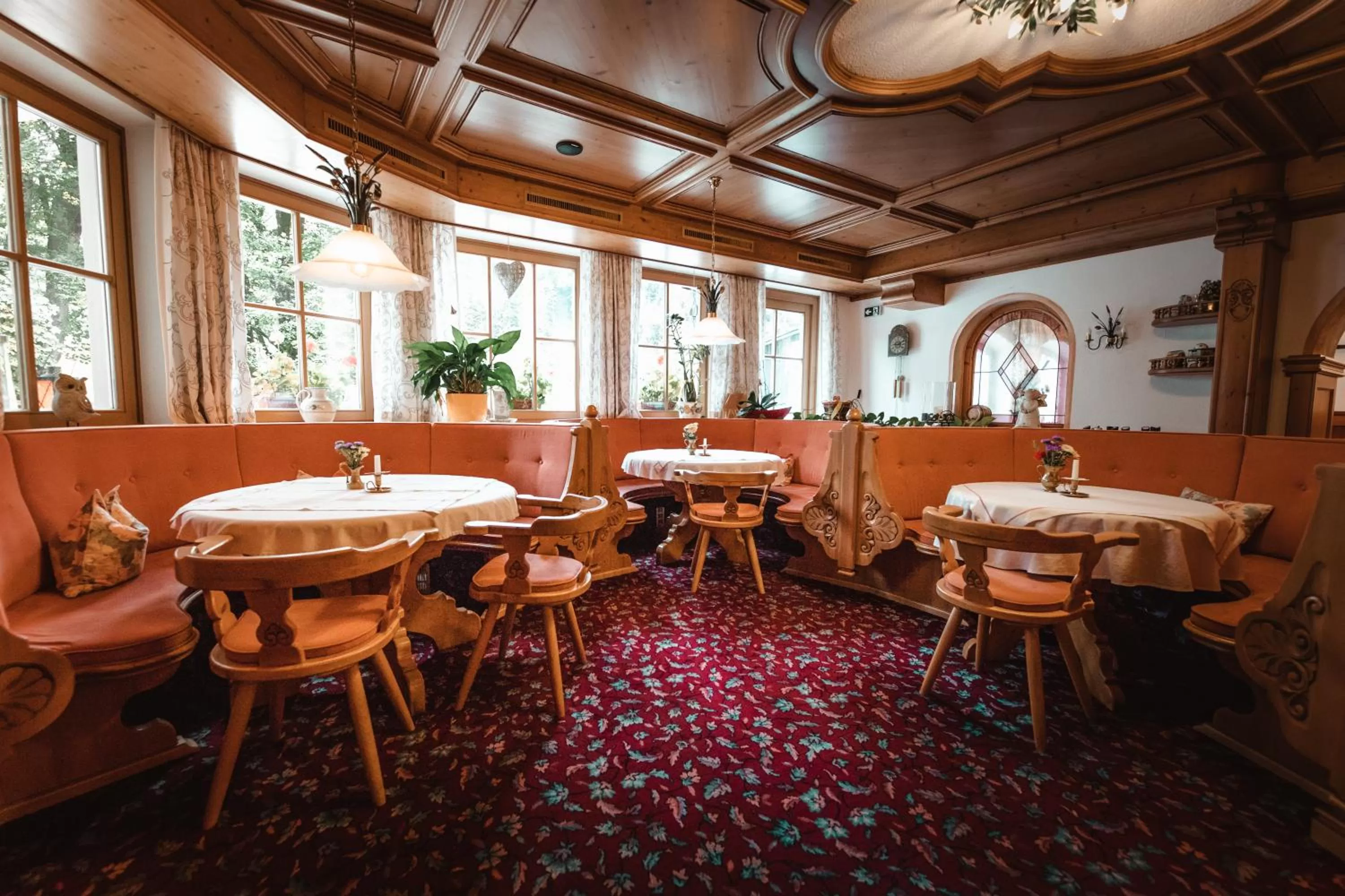 Lounge or bar in Zimmer & Ferienwohnungen Dandler