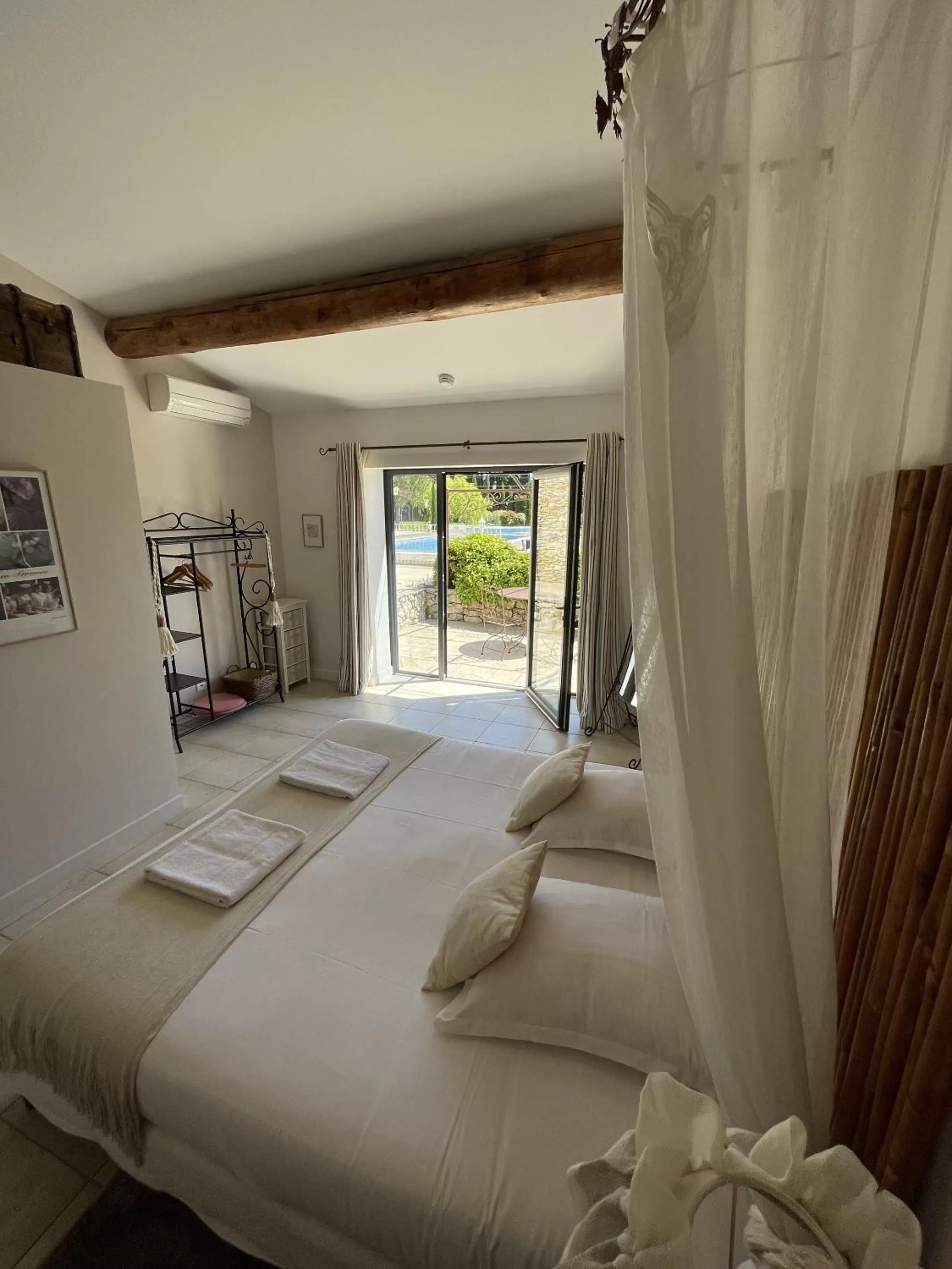 Bedroom, Bed in Le Mas Des Chutes