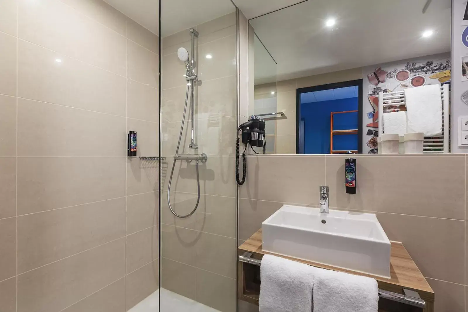 Bathroom in Holiday Inn - the niu, Belt Frankfurt Eschborn by IHG Bathroom in Holiday Inn - the niu, Belt Frankfurt Eschborn by IHG