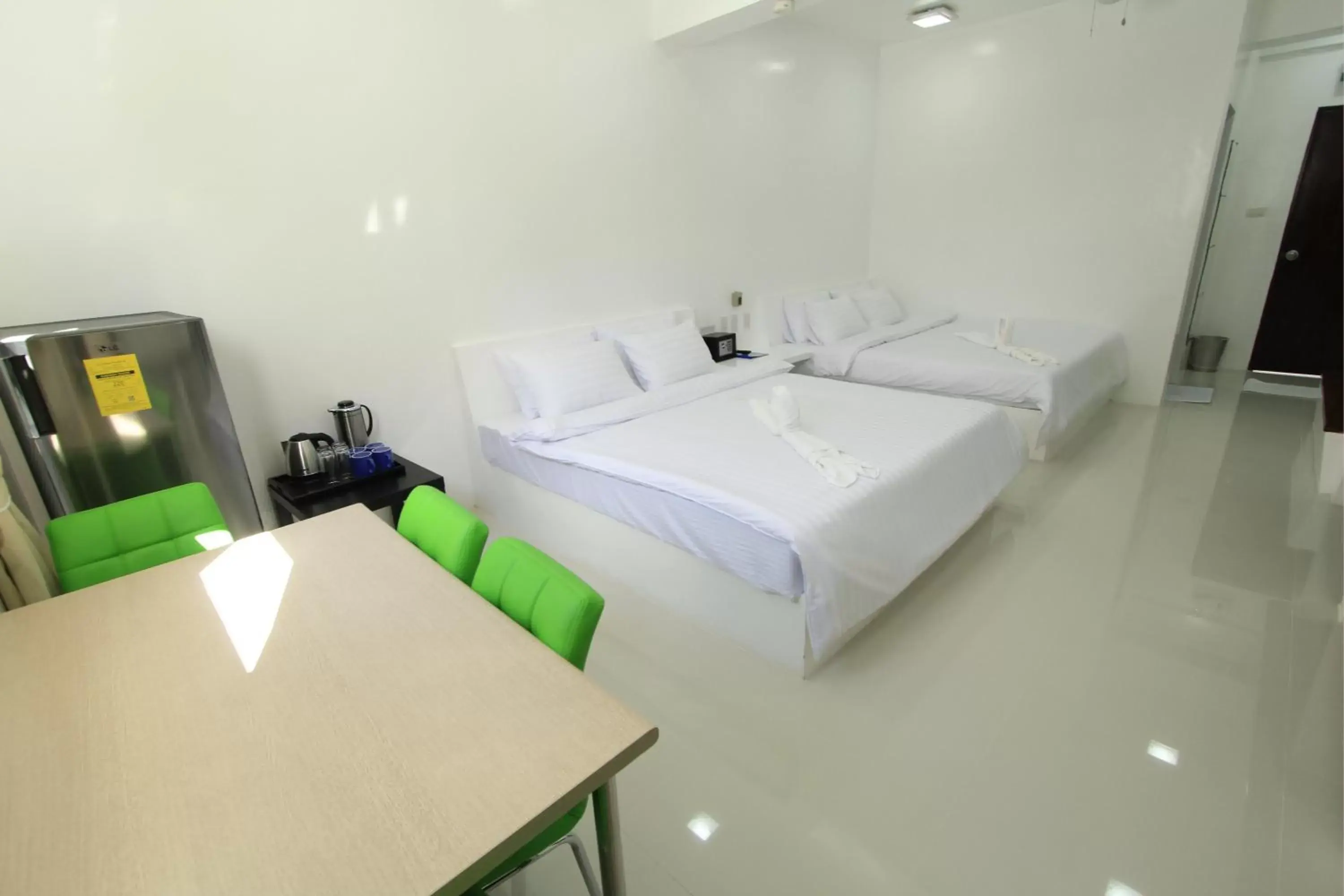 Photo of the whole room, Bed in Bluewave Hotel