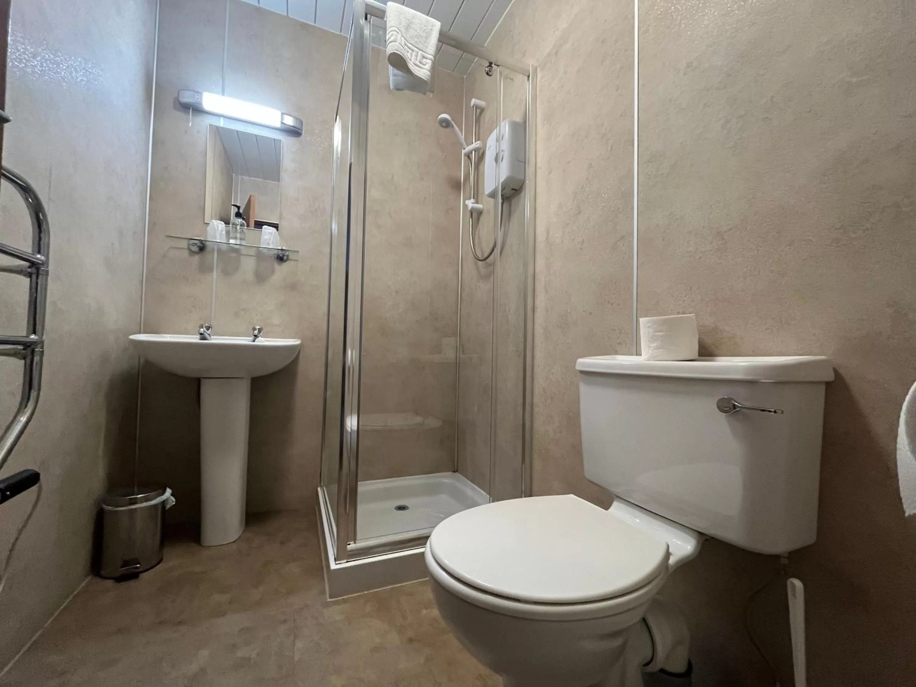 Shower in Smithton Hotel