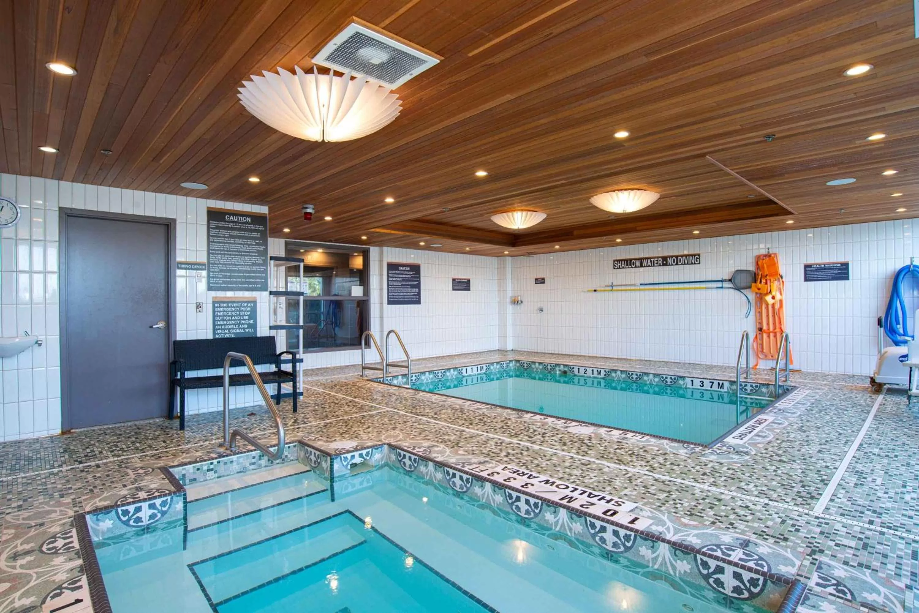 Swimming pool in Sandman Hotel Hamilton