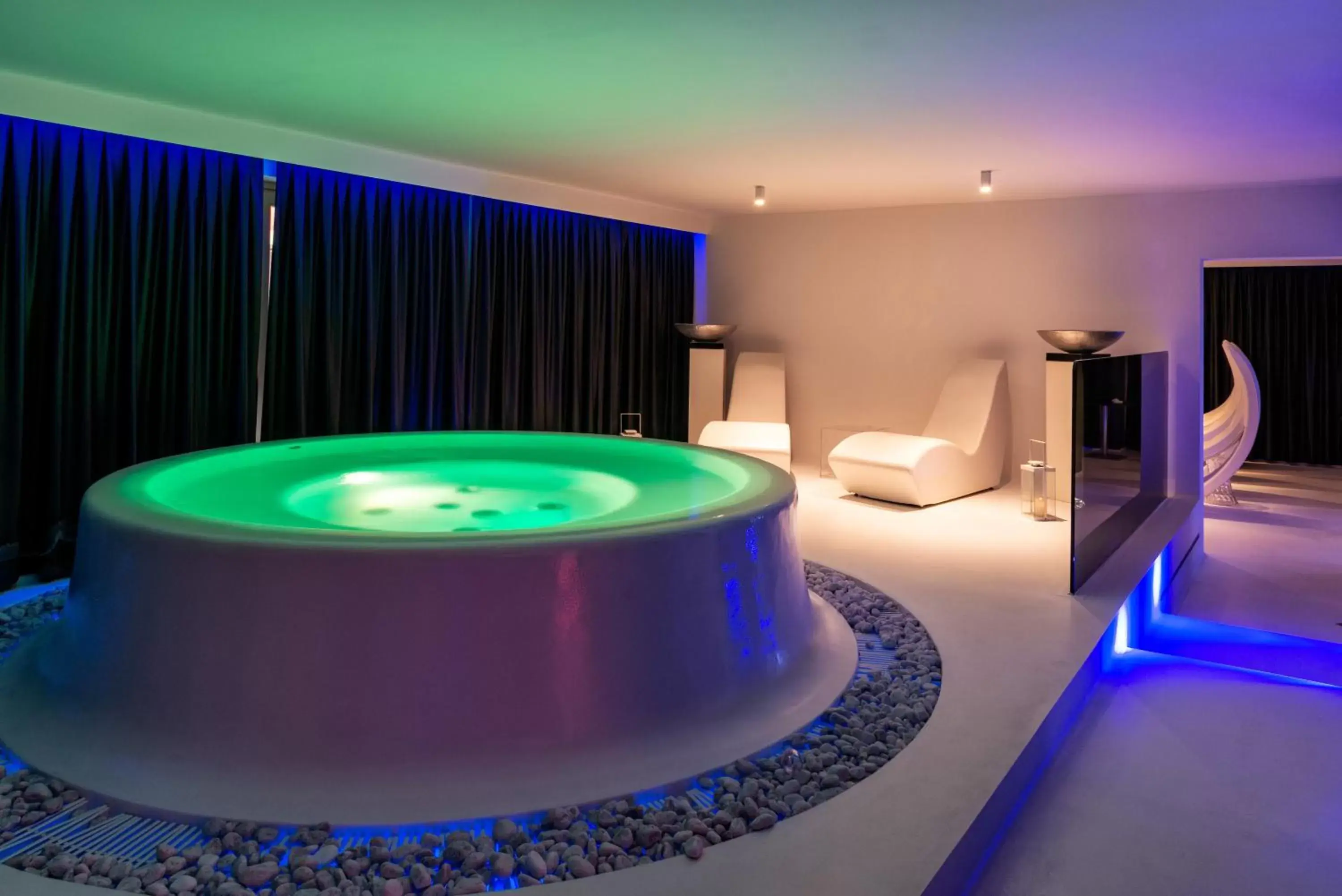 Hot Tub in Le Camp Suite & Spa