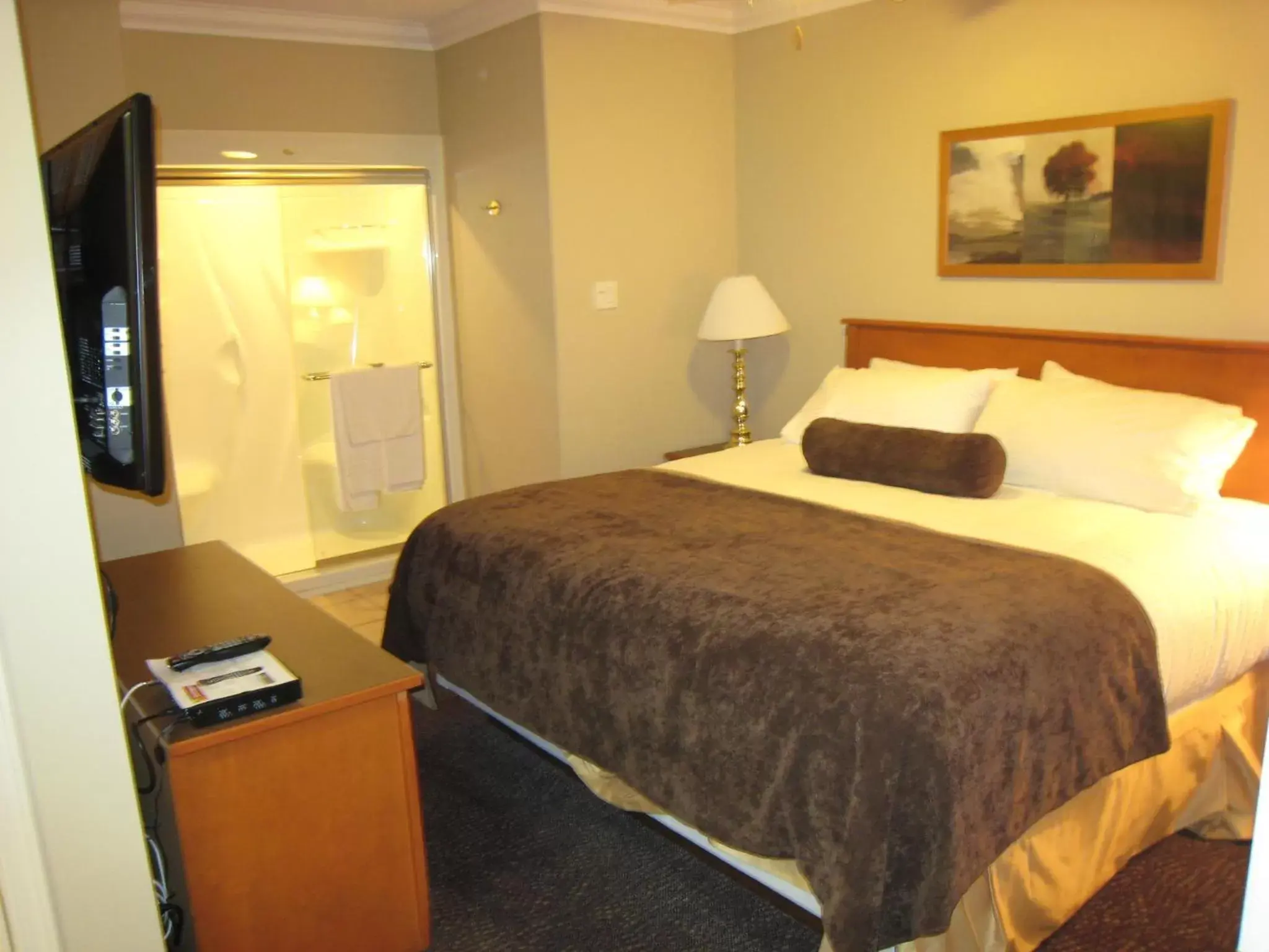 Bed in Super 8 by Wyndham Castlegar BC