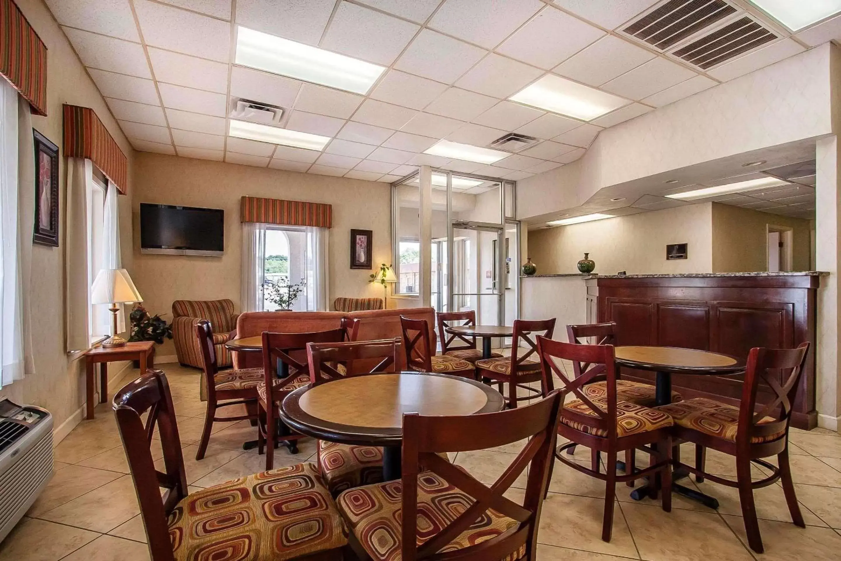 Lobby or reception, Restaurant/Places to Eat in Quality Inn & Suites