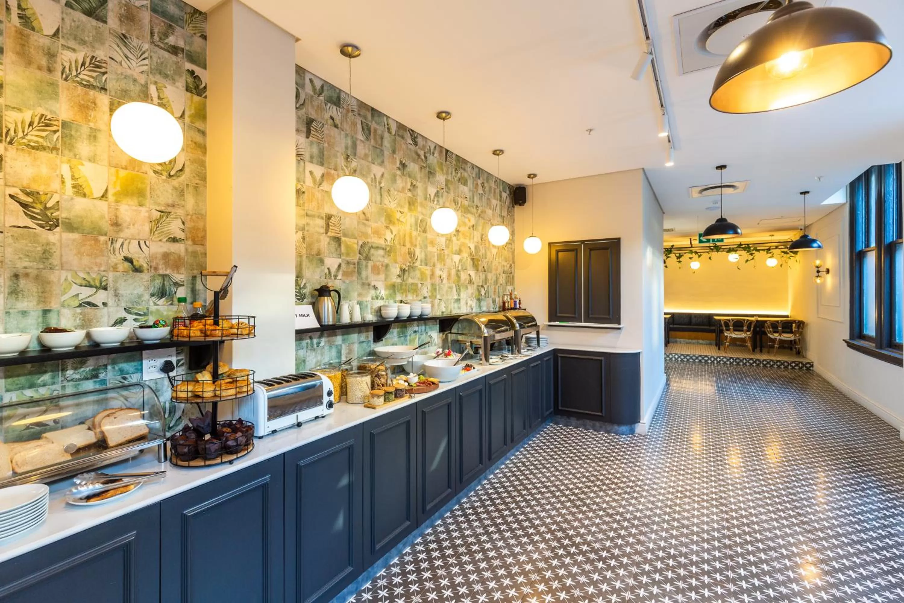 Restaurant/places to eat in Old Bank Hotel - Lion Roars Hotels & Lodges