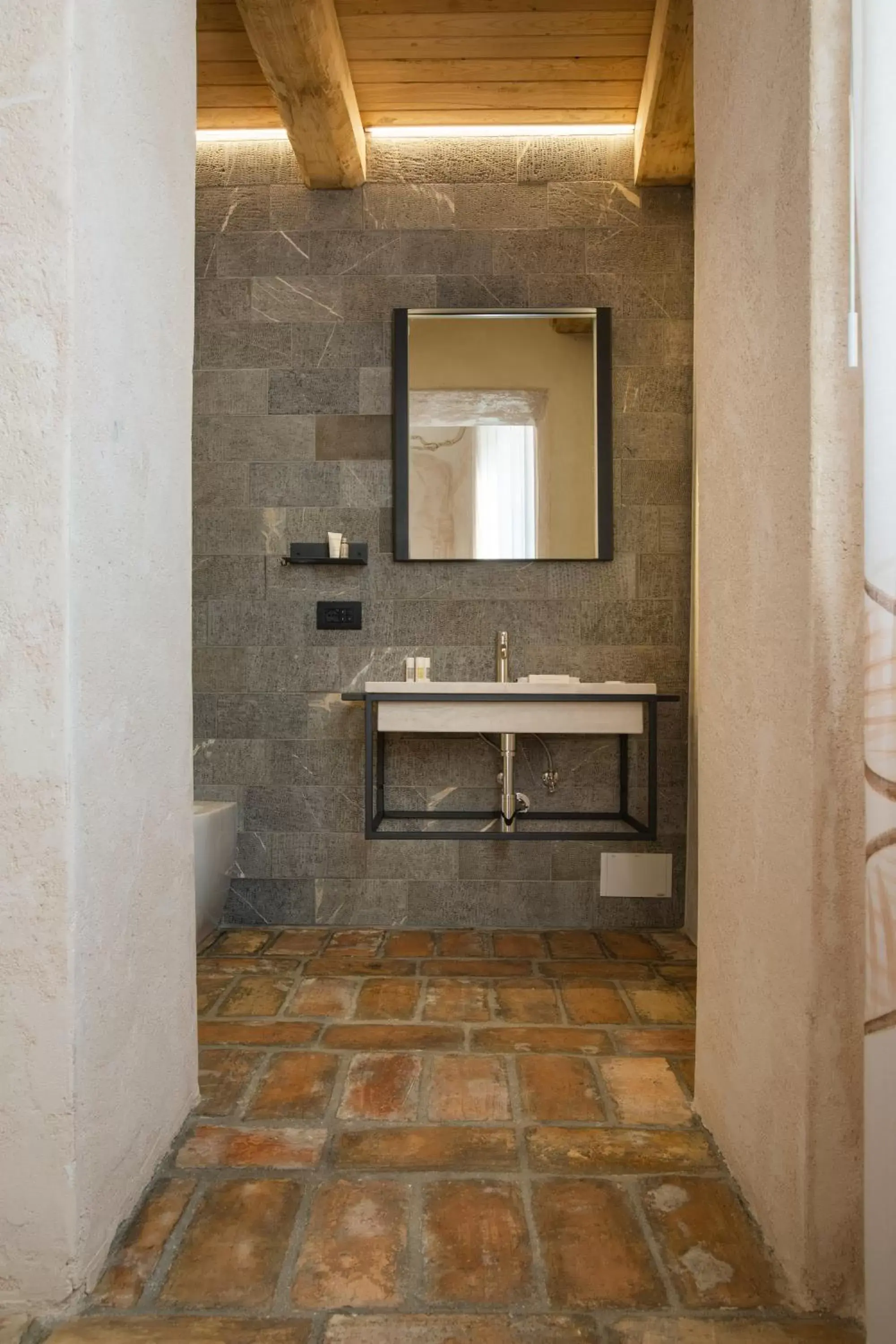 Bathroom in OGNISSANTI GuestHouse & Suites