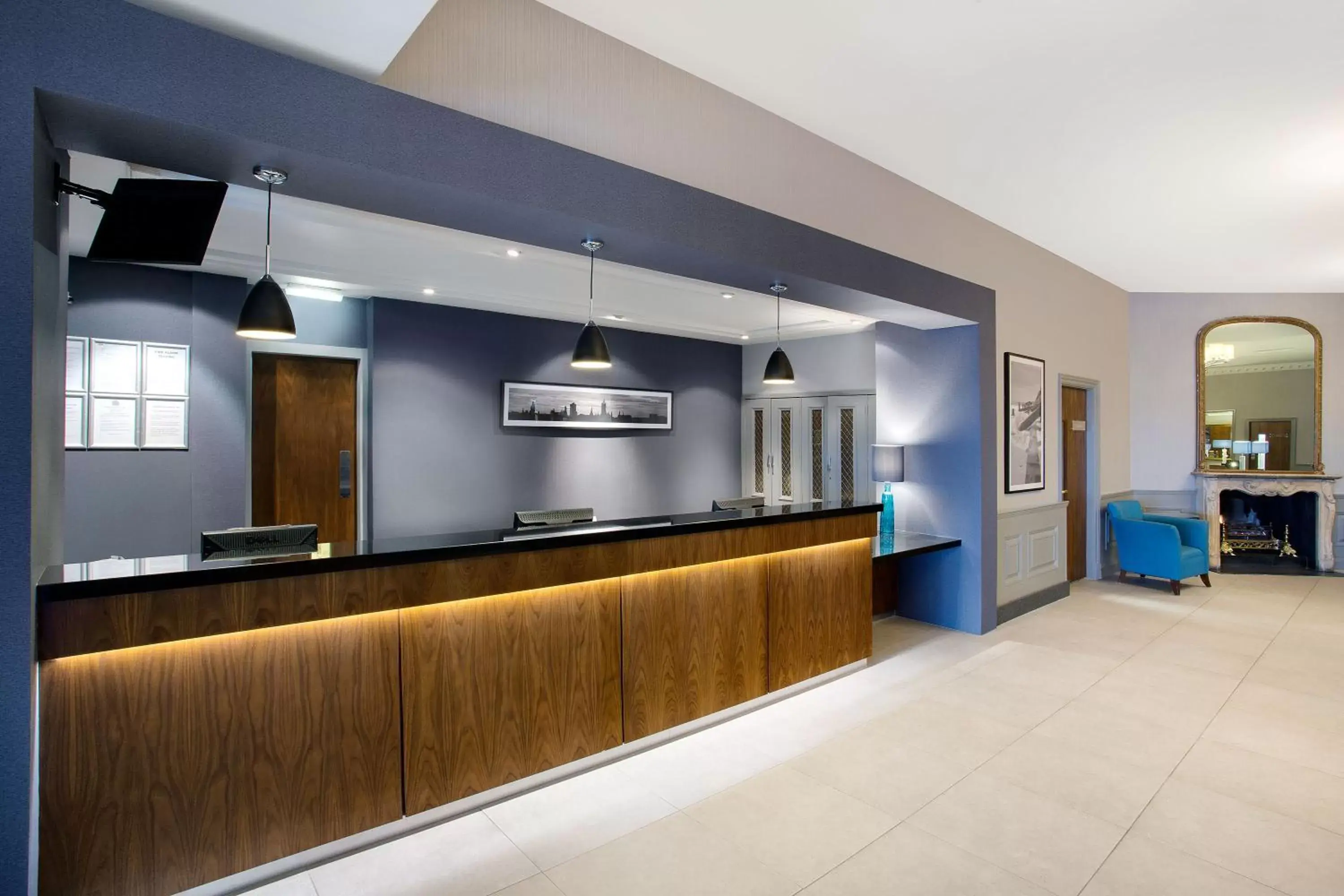 Lobby or reception in Leonardo Hotel - Formerly Jurys Inn and Conference Venue Aberdeen Airport