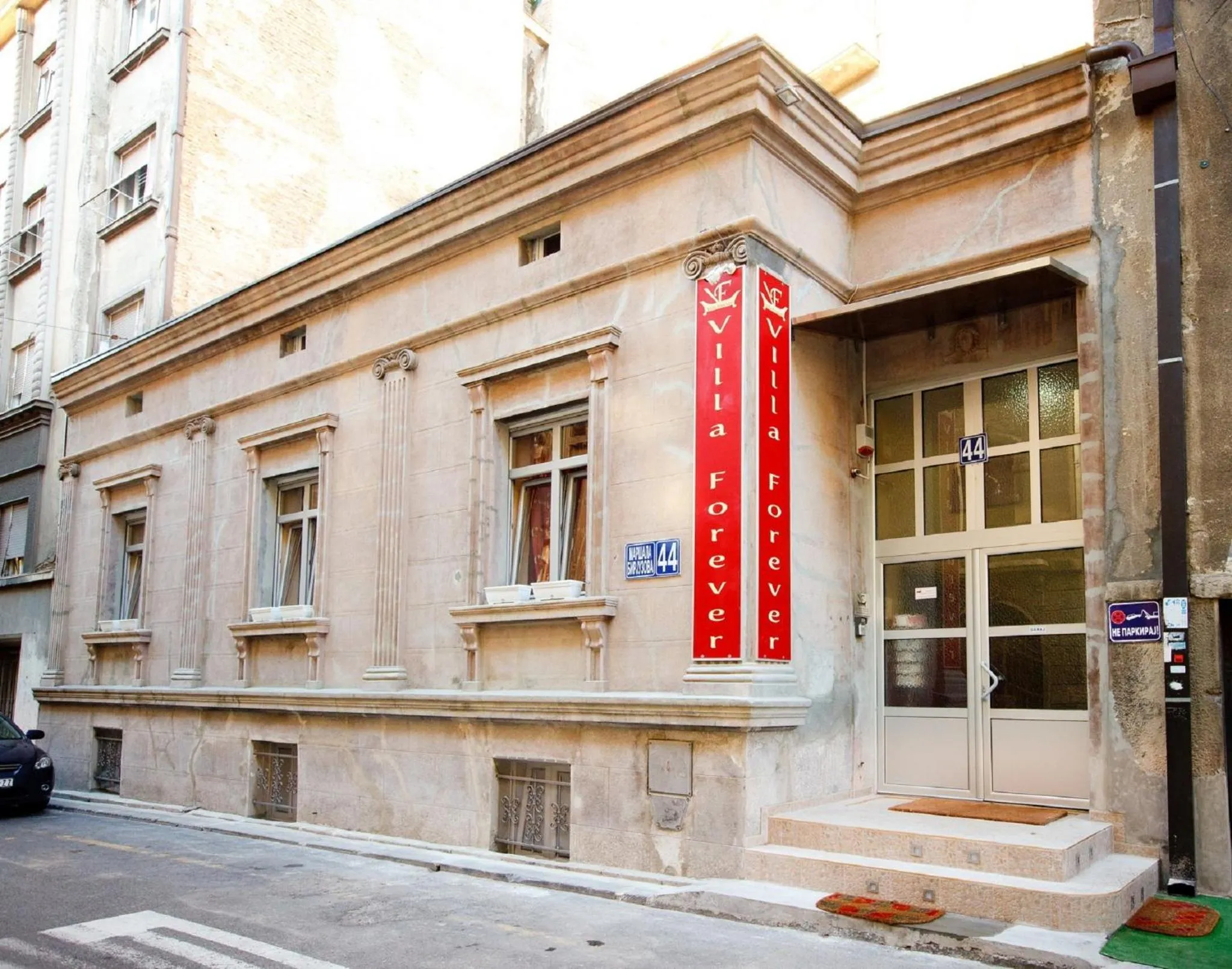 Facade/entrance in Villa Forever