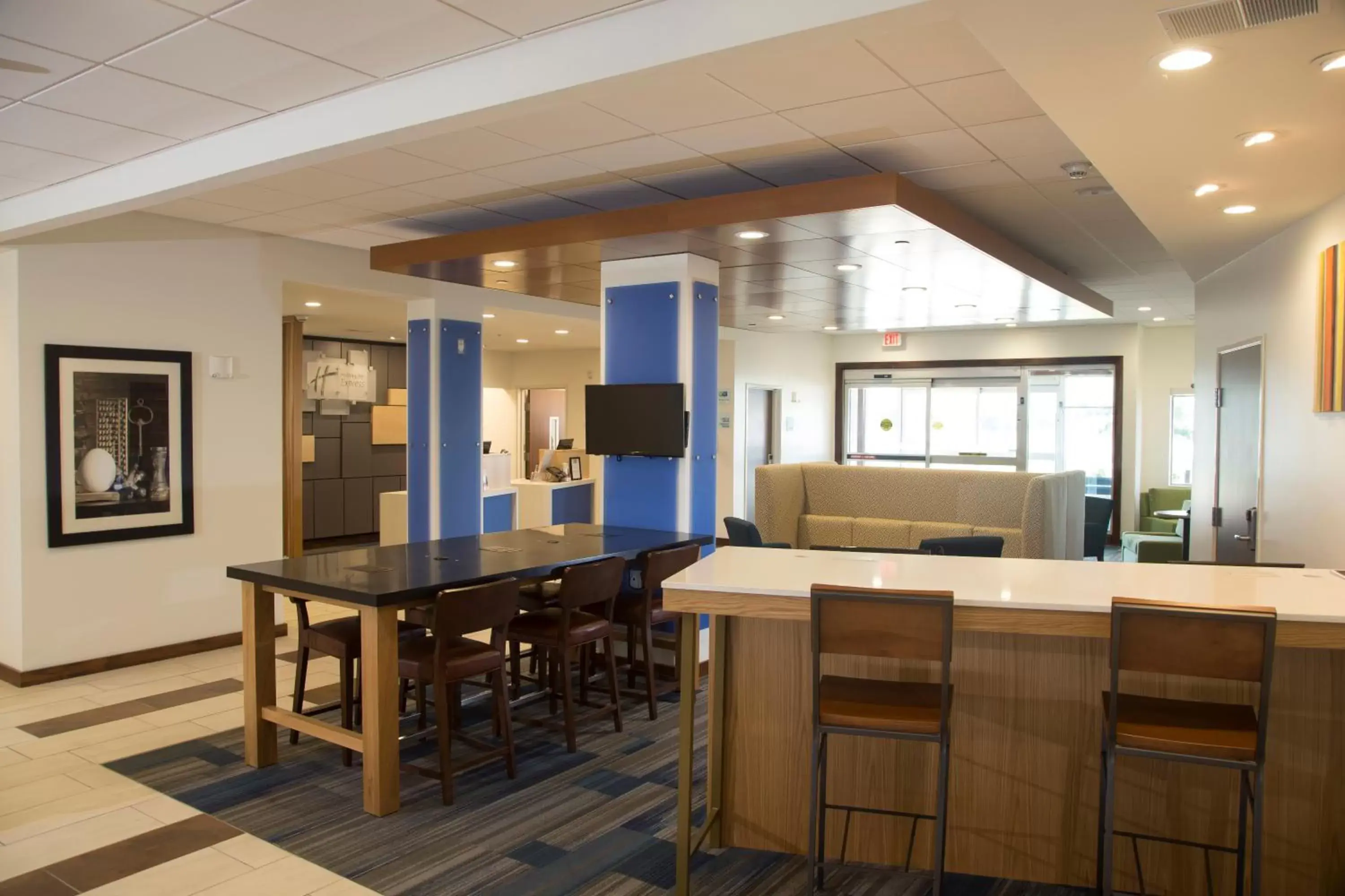 Lobby or reception in Holiday Inn Express & Suites Monroe, an IHG Hotel