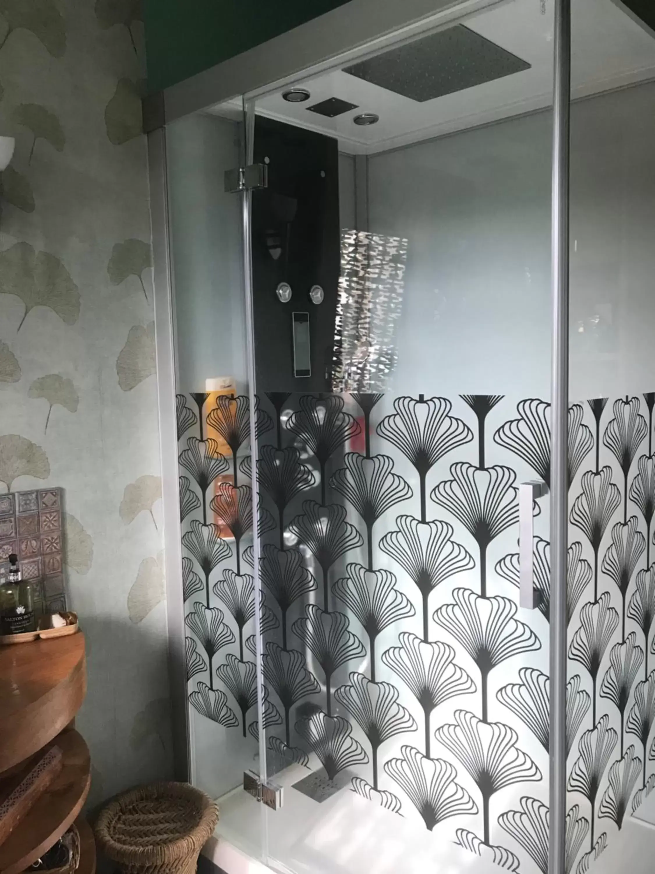 Shower, Bathroom in Au temps suspendu