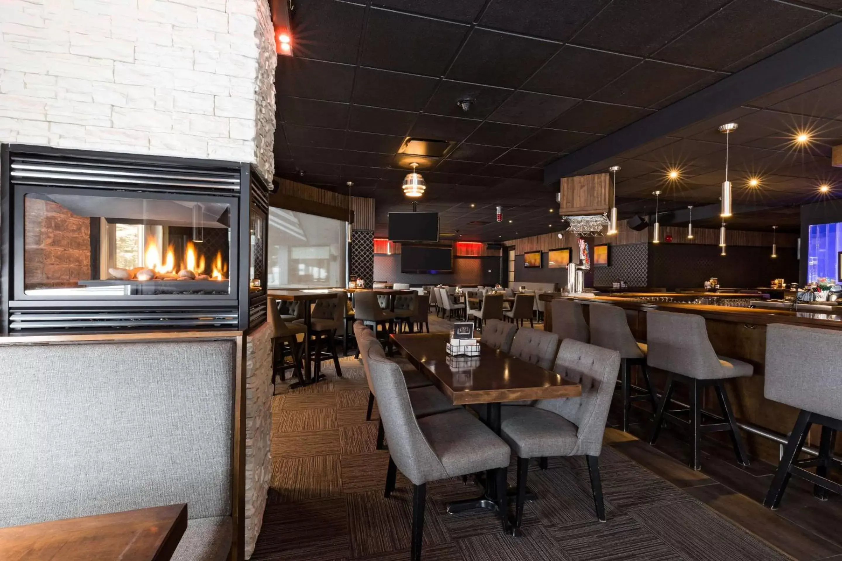 Lounge or bar in Quality Inn & Suites Lounge or bar in Quality Inn & Suites