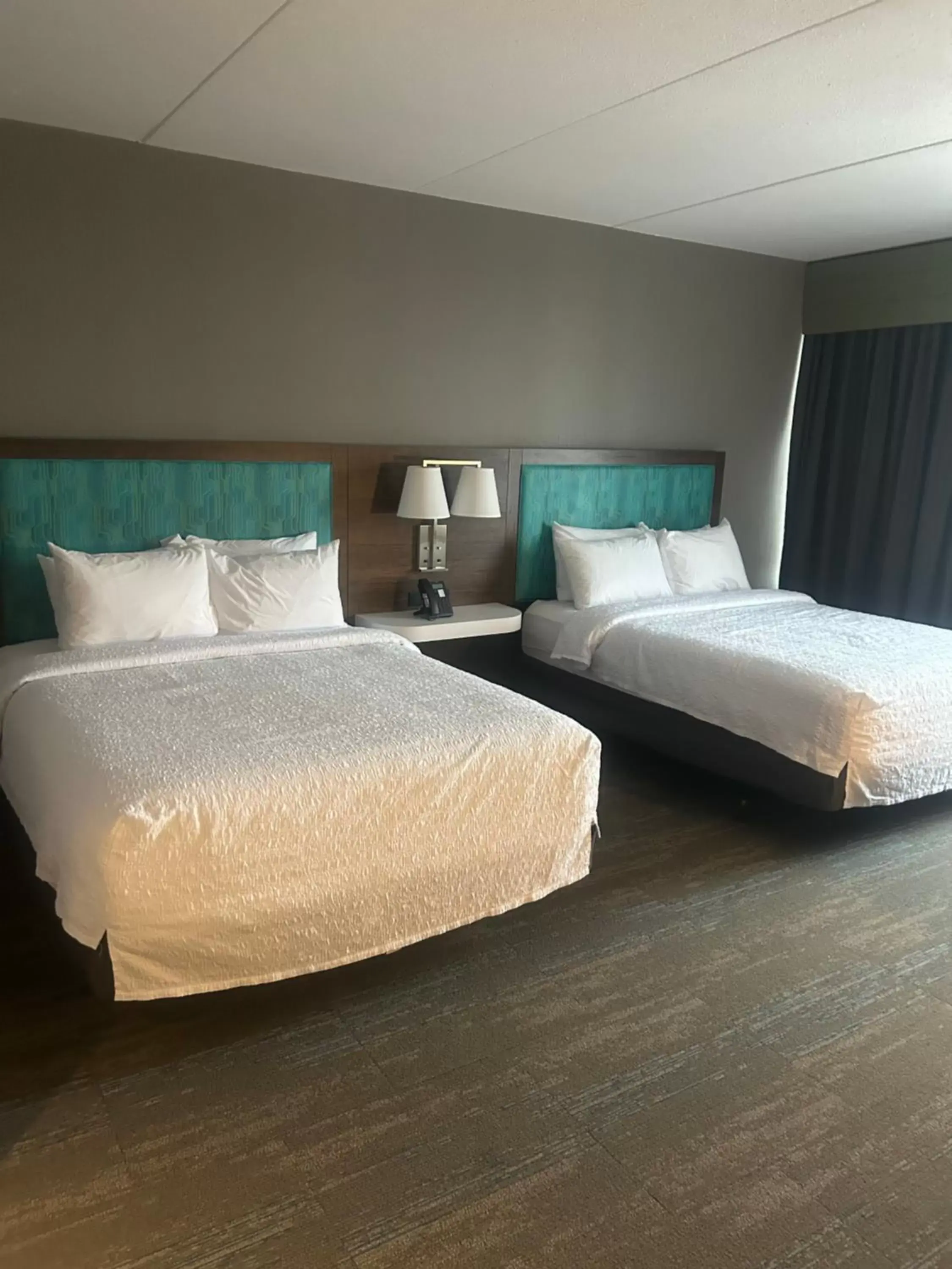 Bed in Hampton Inn By Hilton Kingston