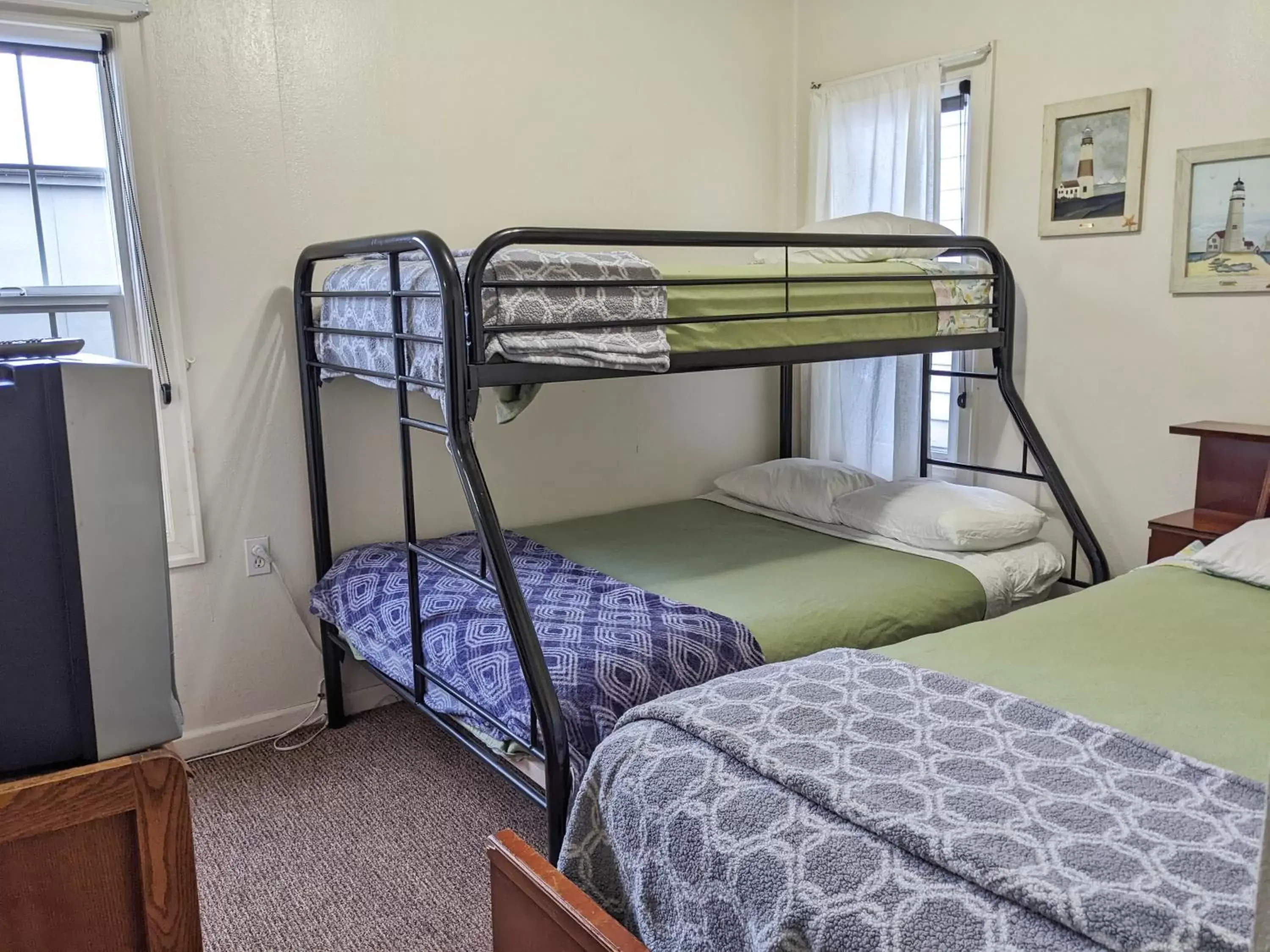 Bed, Bunk Bed in Hillcrest Inn