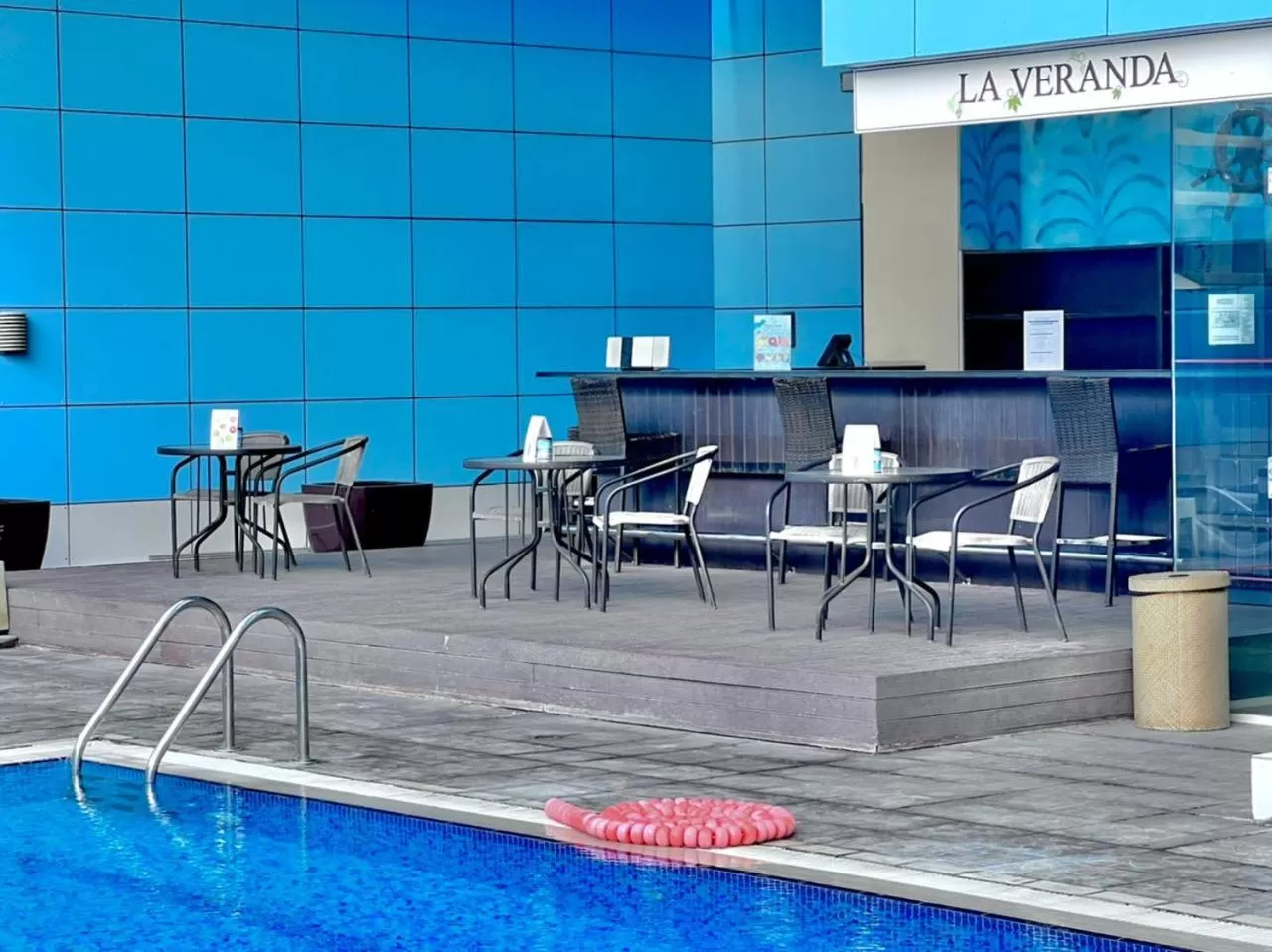 Swimming pool in Copthorne Hotel Sharjah
