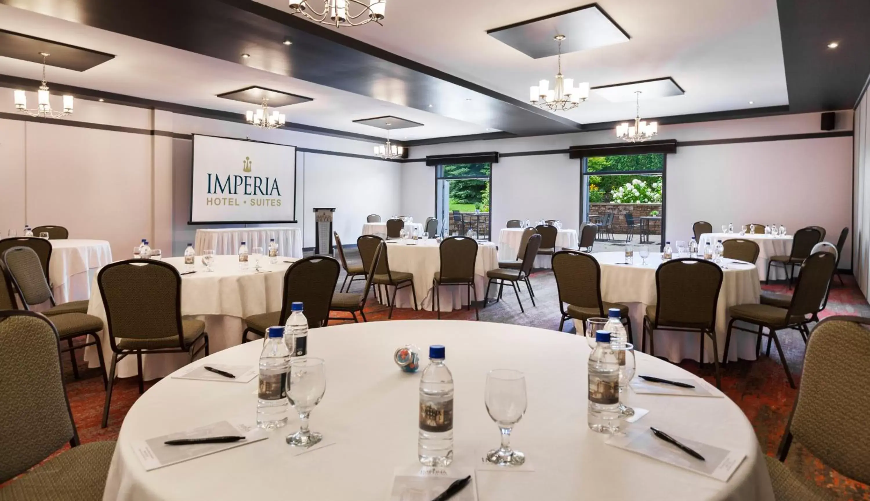 Banquet/Function facilities, Restaurant/Places to Eat in Imperia Hotel & Suites Saint-Eustache