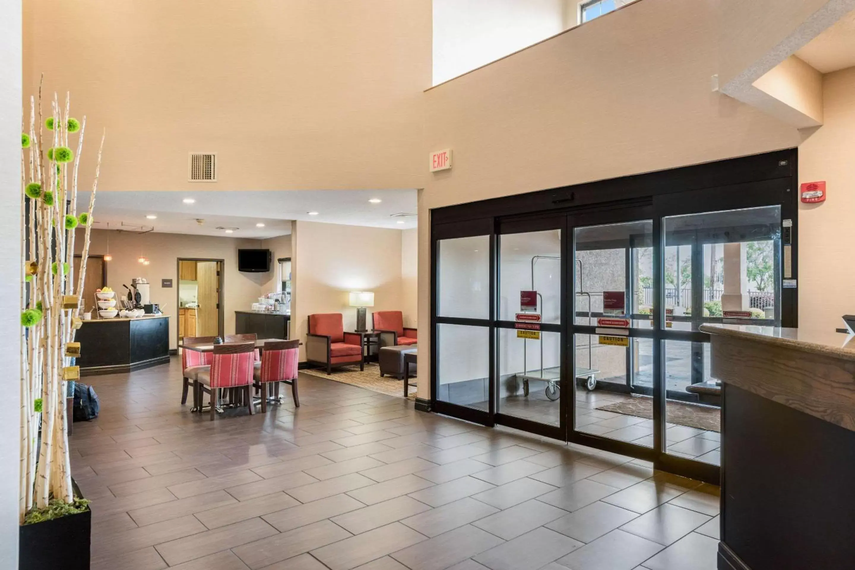 Lobby or reception, Restaurant/Places to Eat in Comfort Suites Monroe