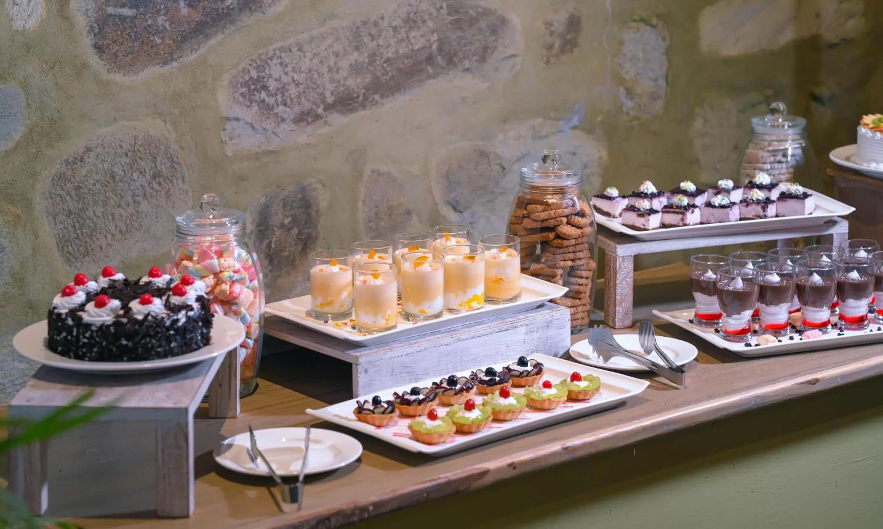 Restaurant/places to eat in Hotel Barahi Pokhara