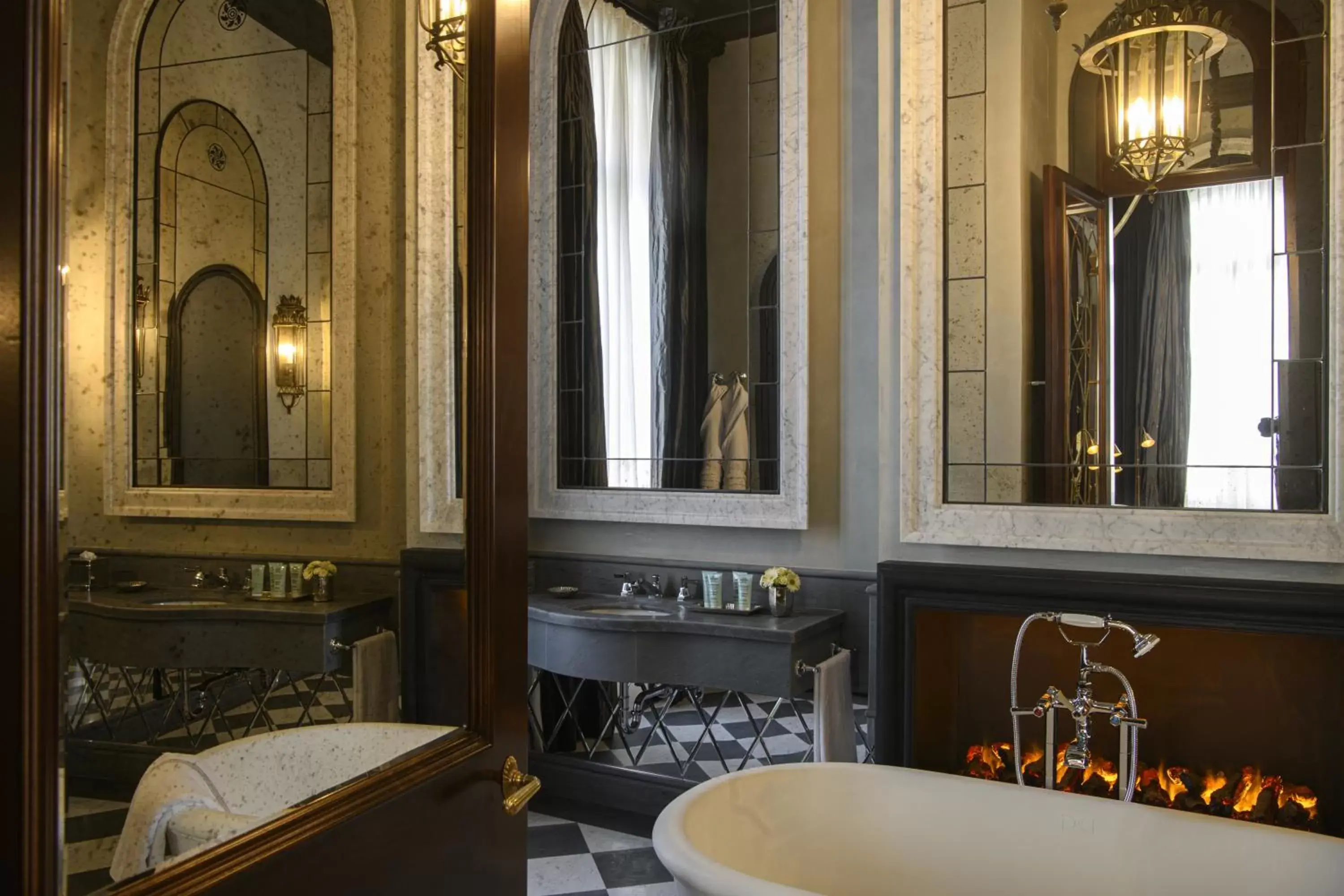Guests, Bathroom in Helvetia&Bristol Firenze – Starhotels Collezione