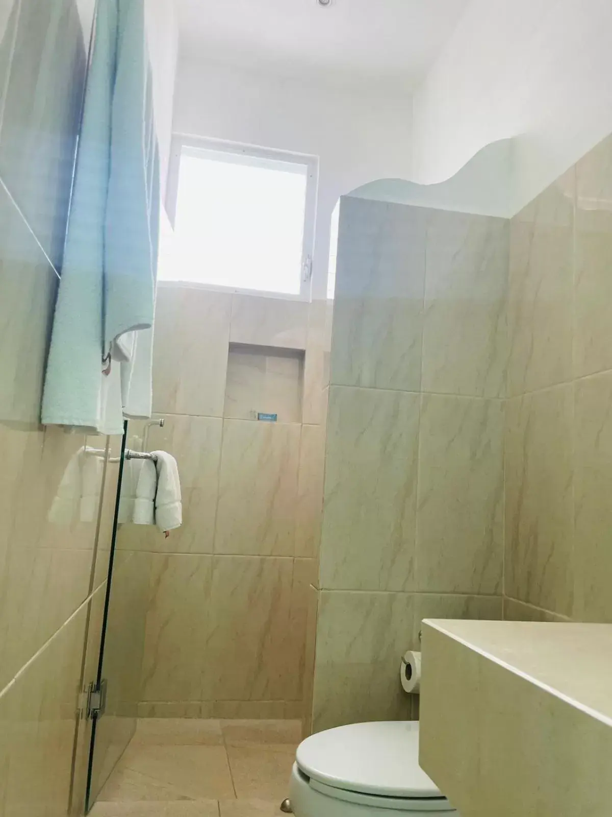 Shower, Bathroom in WINDAY HOTEL - Cerca 5a Avenida