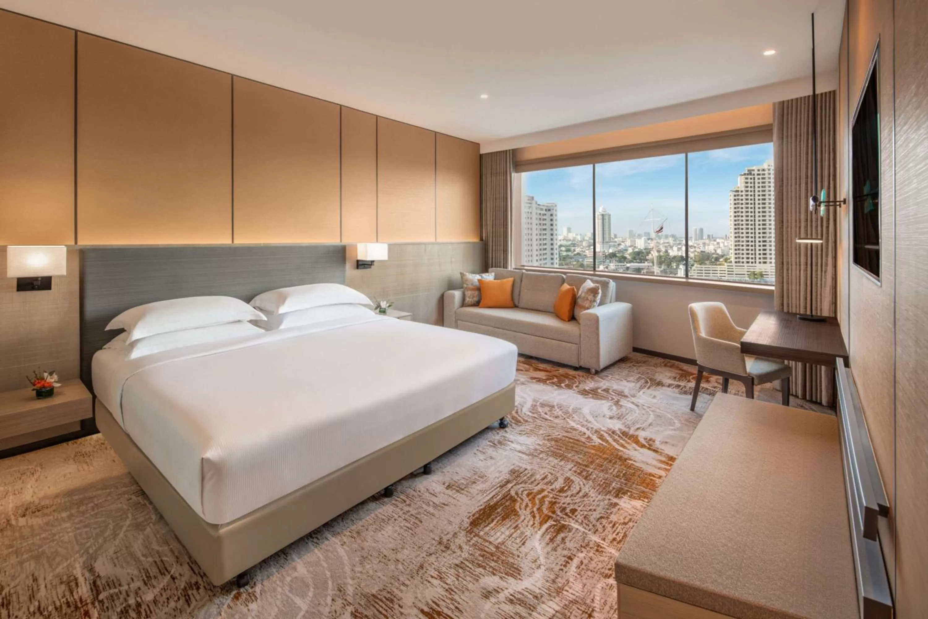 Bed in Millennium Hilton Bangkok