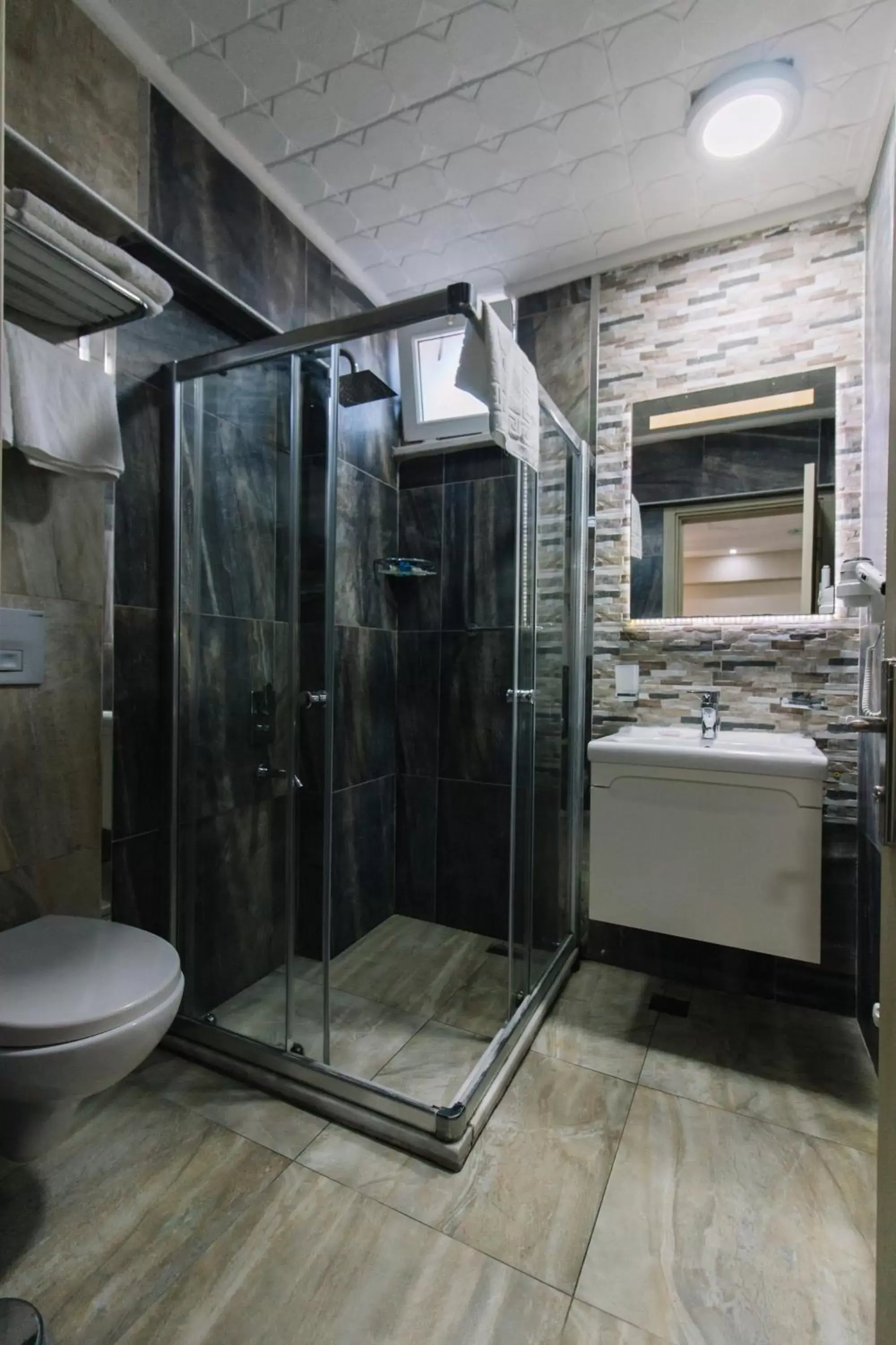 Shower, Bathroom in Melrose House Hotel
