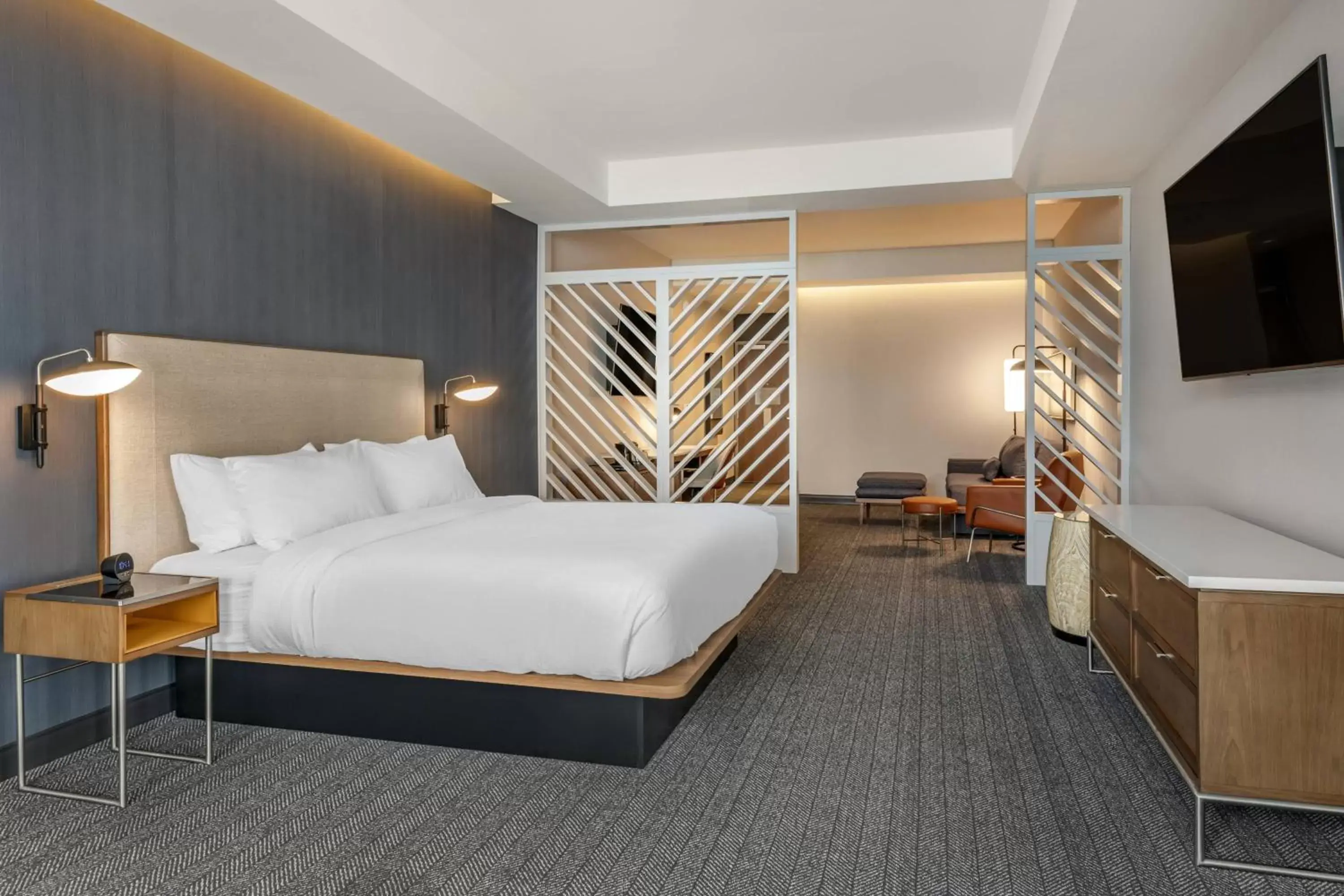 Bedroom, Bed in Courtyard by Marriott Fort Lauderdale Downtown