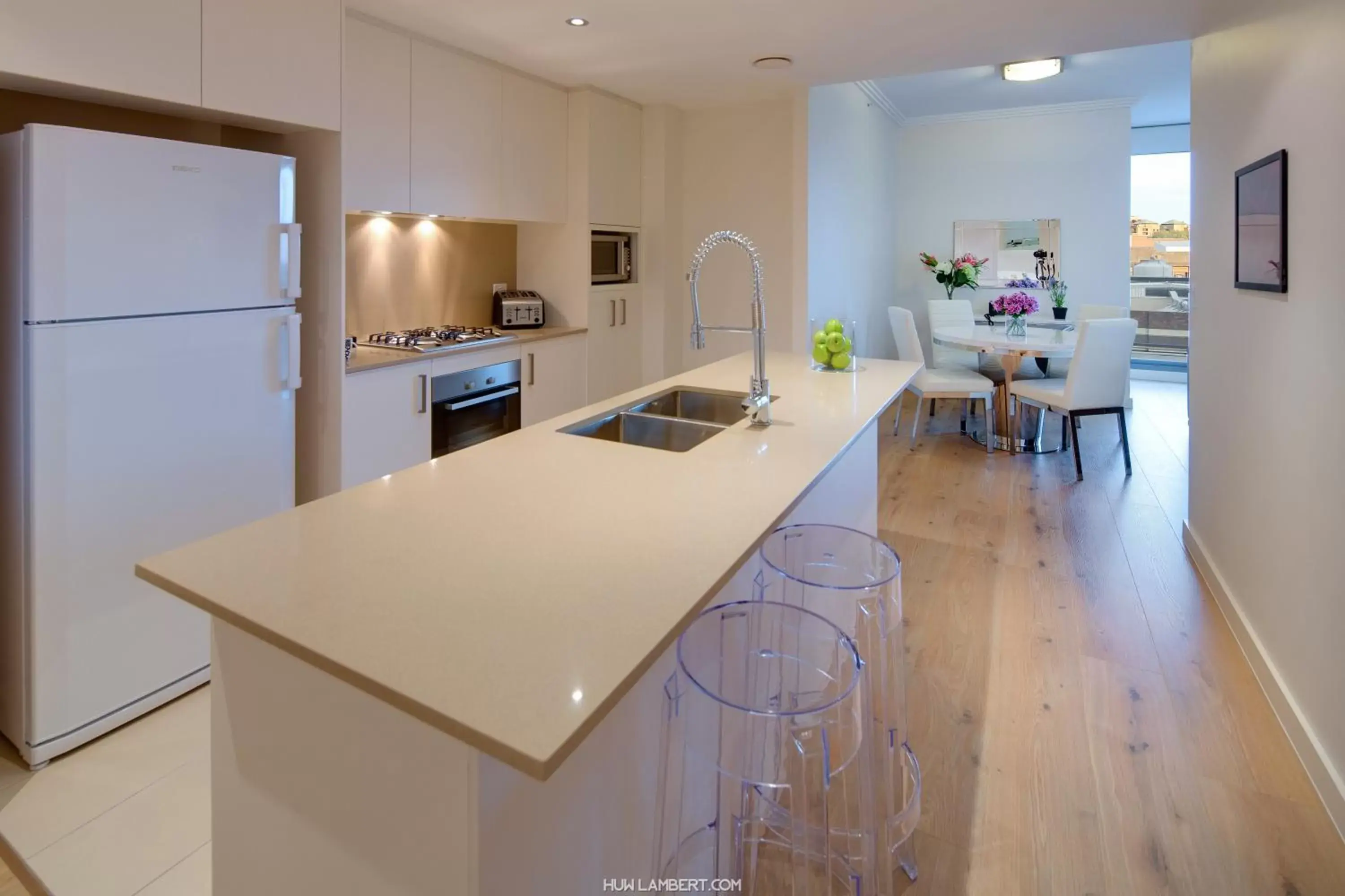 Kitchen or kitchenette, Kitchen/Kitchenette in Zara Tower – Luxury Suites and Apartments