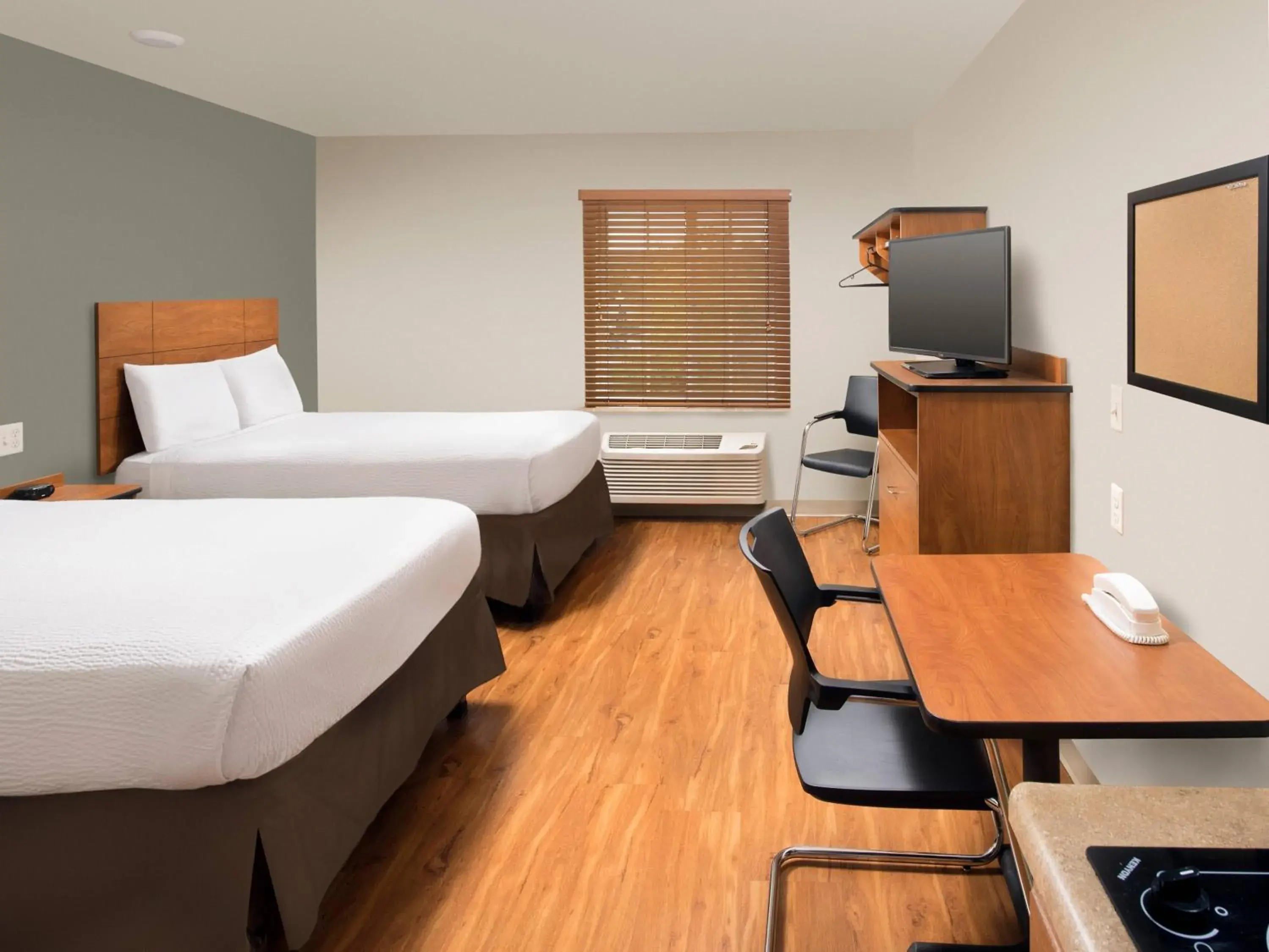 Bed in Extended Stay America Select Suites - Dayton - Miamisburg