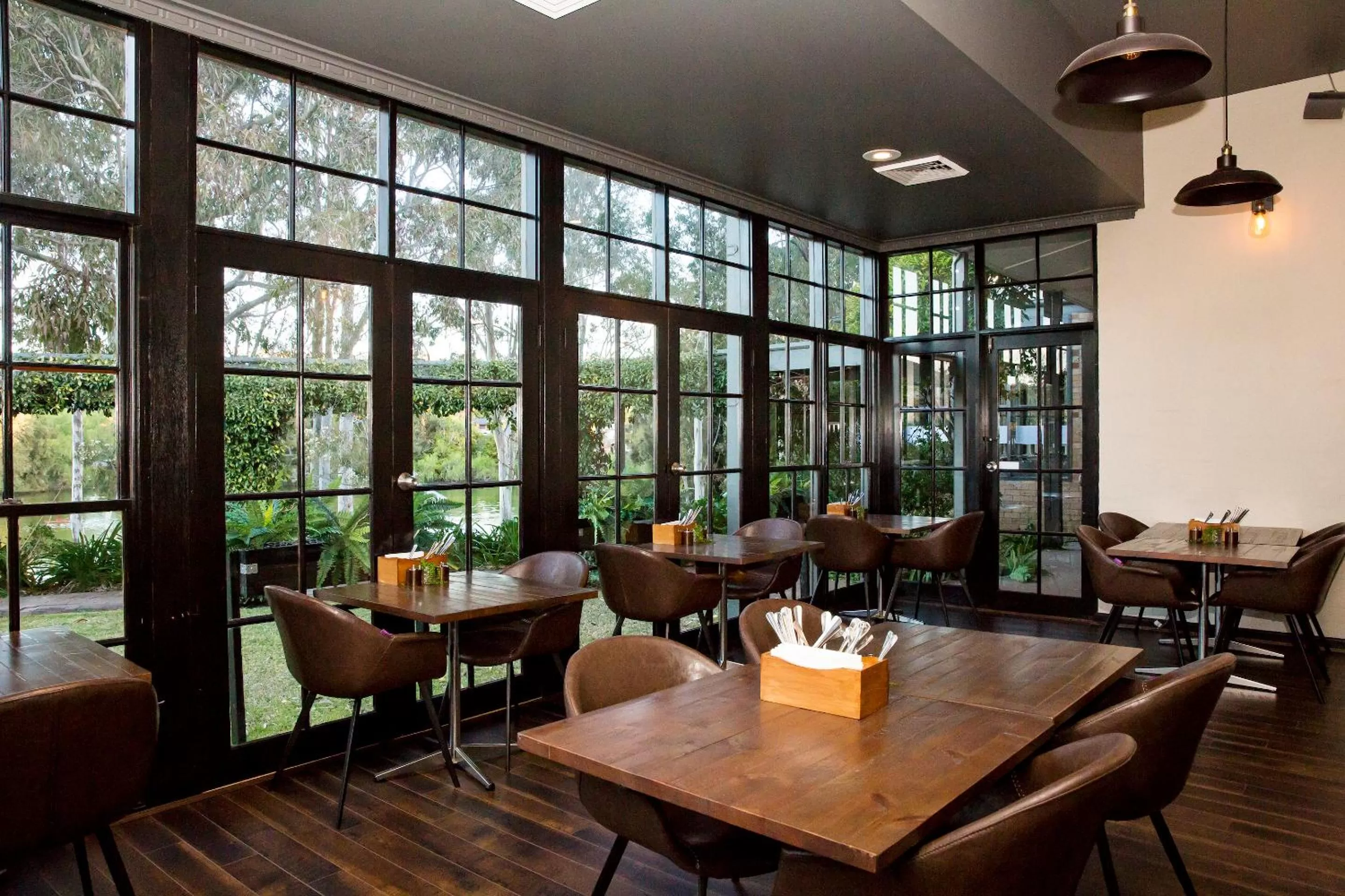 Restaurant/places to eat in Lincoln Downs Resort Batemans Bay