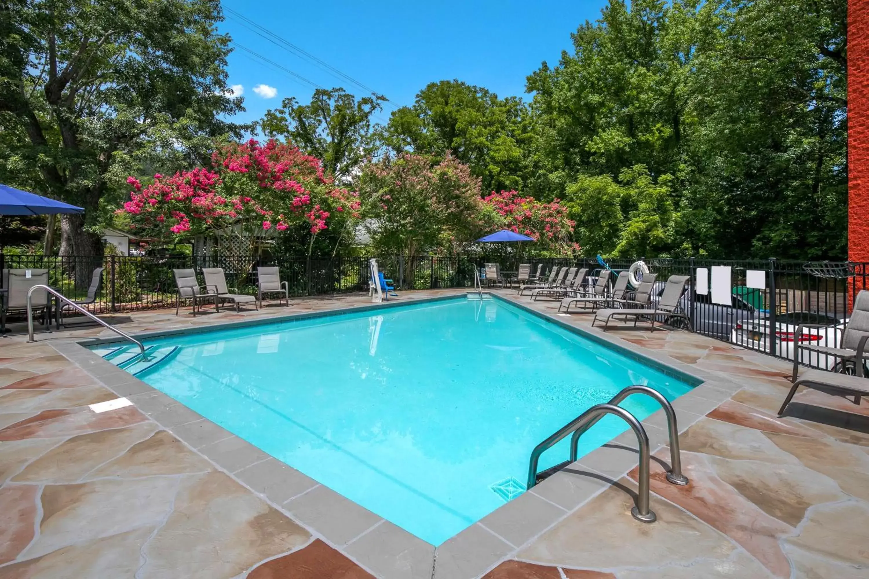 Pool view, Swimming Pool in SureStay Plus Hotel by Best Western Gatlinburg