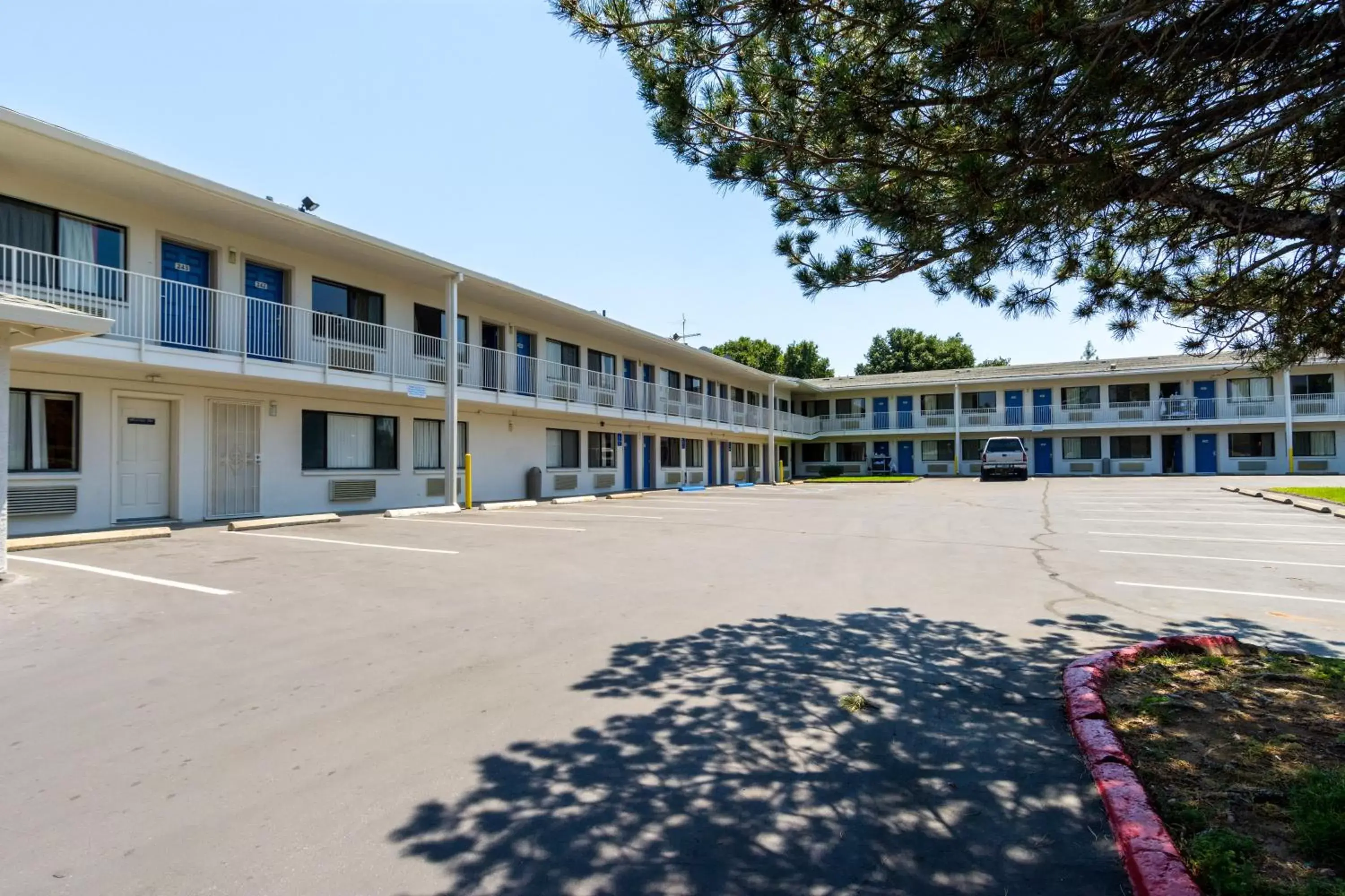 Facade/entrance, Property Building in Motel 6-Redding, CA - Central