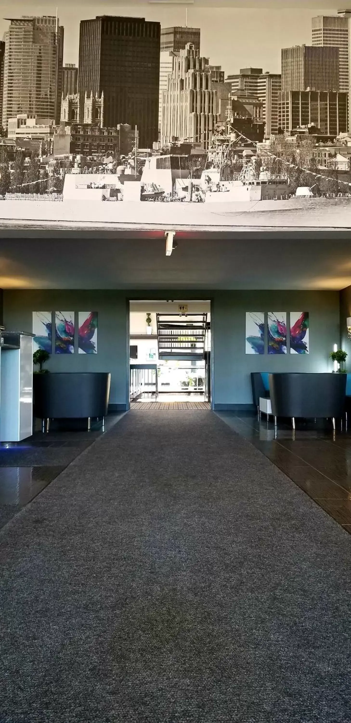 Lobby or reception in Best Western Laval-Montreal & Conference Centre