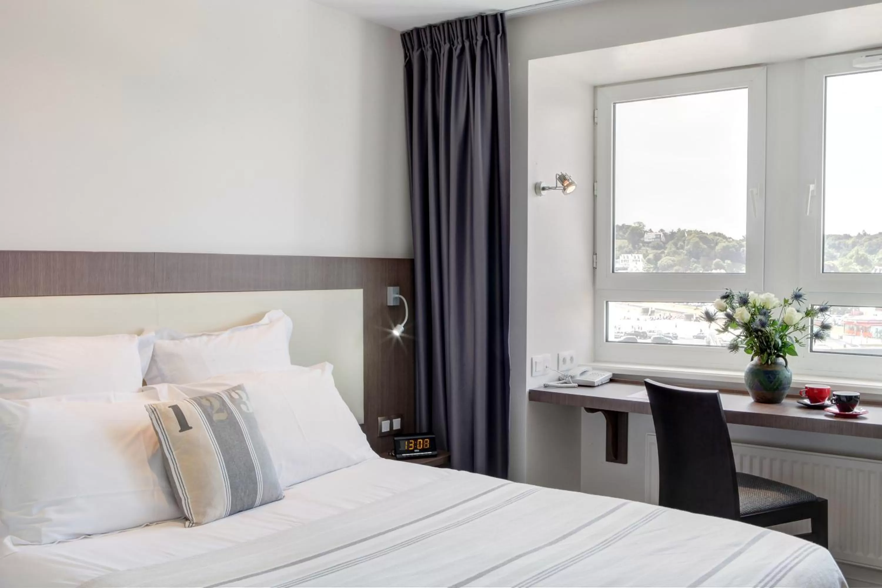 Bed in Hôtel Le Benhuyc