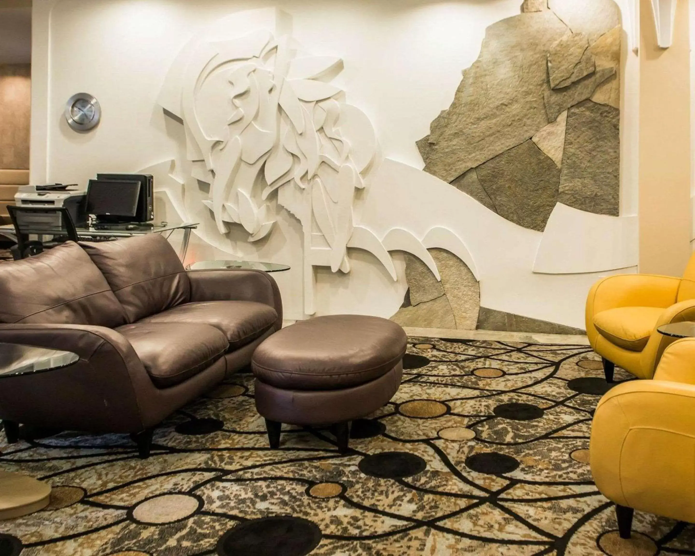 Lobby or reception in Comfort Suites Monroeville - Pittsburgh East Lobby or reception in Comfort Suites Monroeville - Pittsburgh East